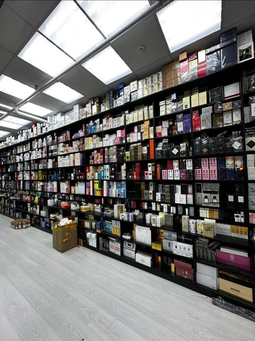 магазин,разнокалиберная гирлянда из шаров,украшение,бутик,шары арка