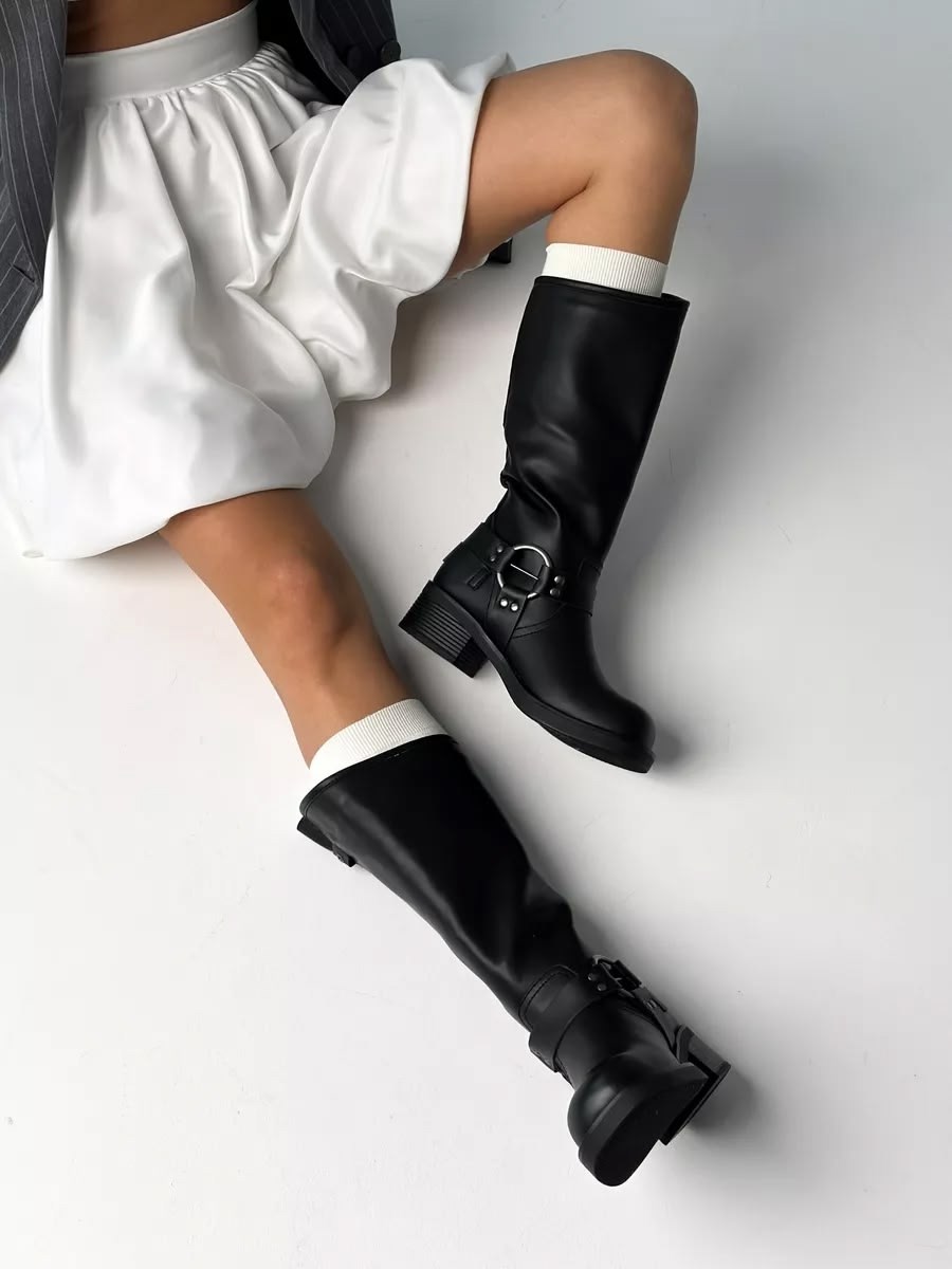 ,черные сапоги,стильные сапоги,сапоги модные,сапоги осенние