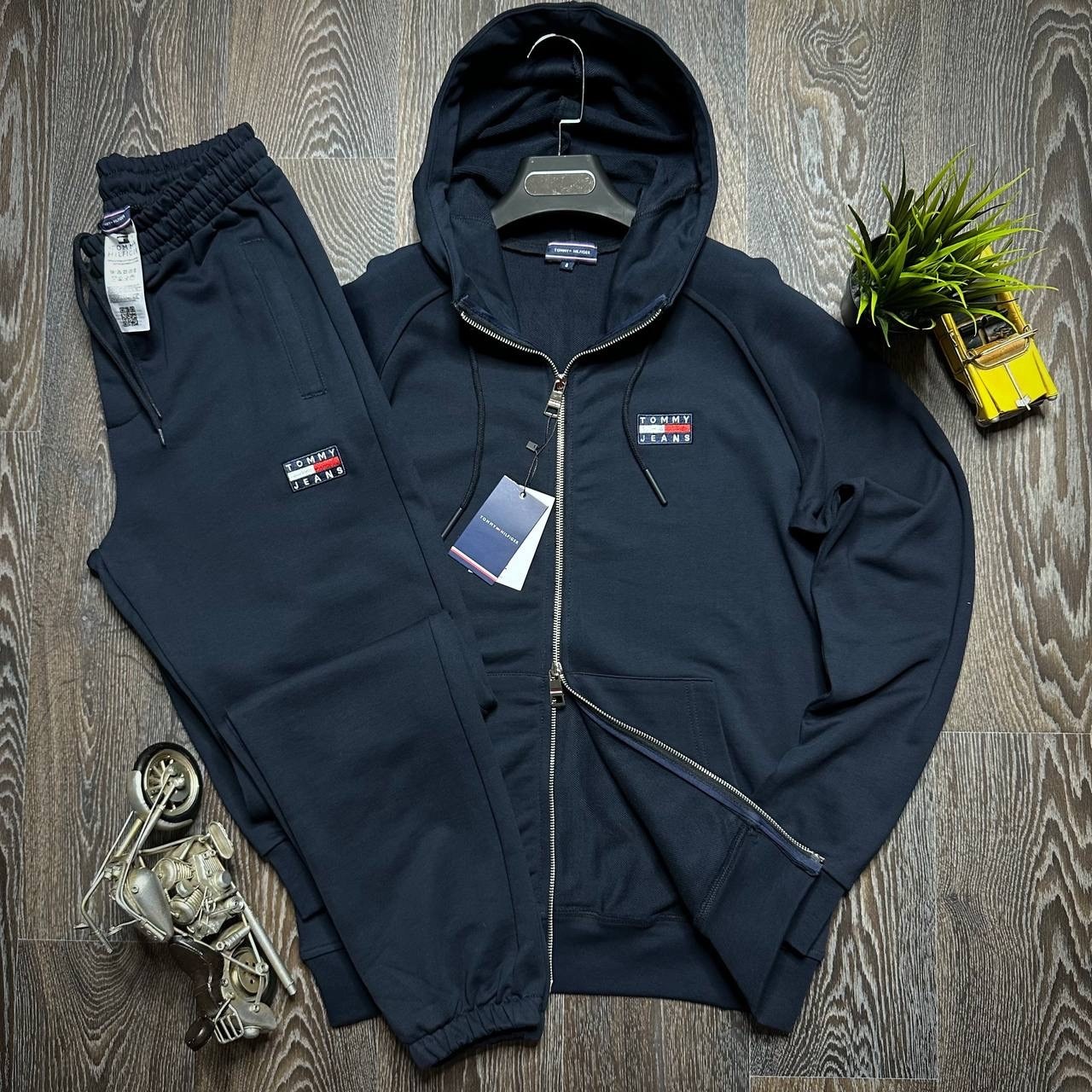 спортивный костюм tommy hilfiger,спортивный костюм томми хилфигер мужские,спортивный костюм томми хилфигер,костюм на флисе мужской,спортивные костюмы мужские