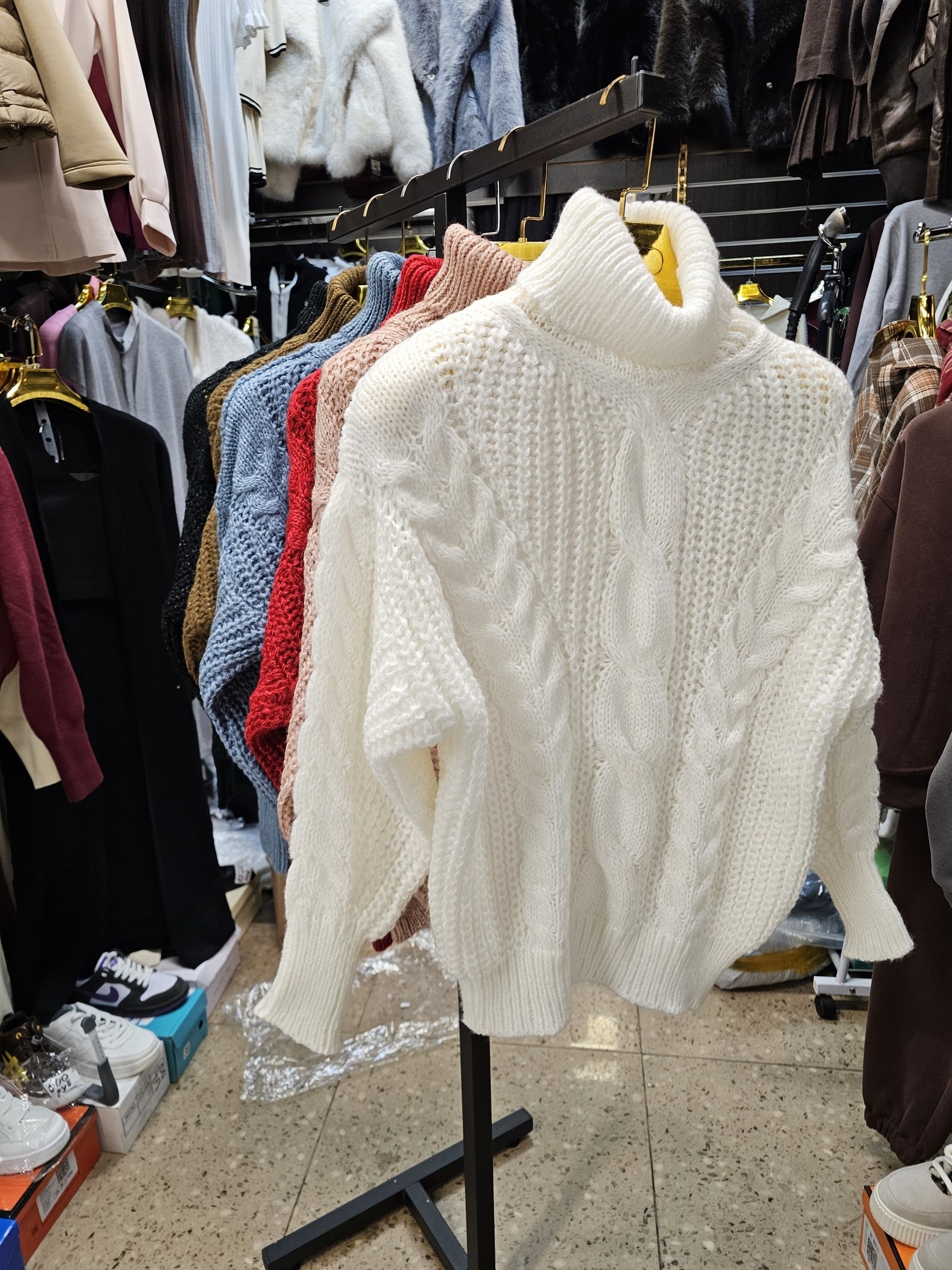 вязаные свитера,вязаные свитера женские,свитер,вязаный свитер теплый,свитера женские