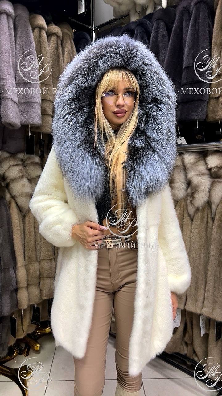 шуба норковая белая с капюшоном из чернобурки,шуба норковая с капюшоном из чернобурки снежная королева,белая норковая шуба,шуба меховая,белая норковая шуба с капюшоном