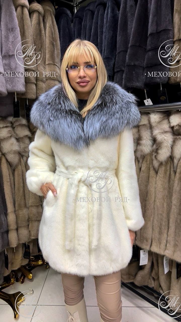 шуба норковая белая с капюшоном из чернобурки,шуба норковая с капюшоном из чернобурки снежная королева,белая норковая шуба,шуба меховая,белая норковая шуба с капюшоном