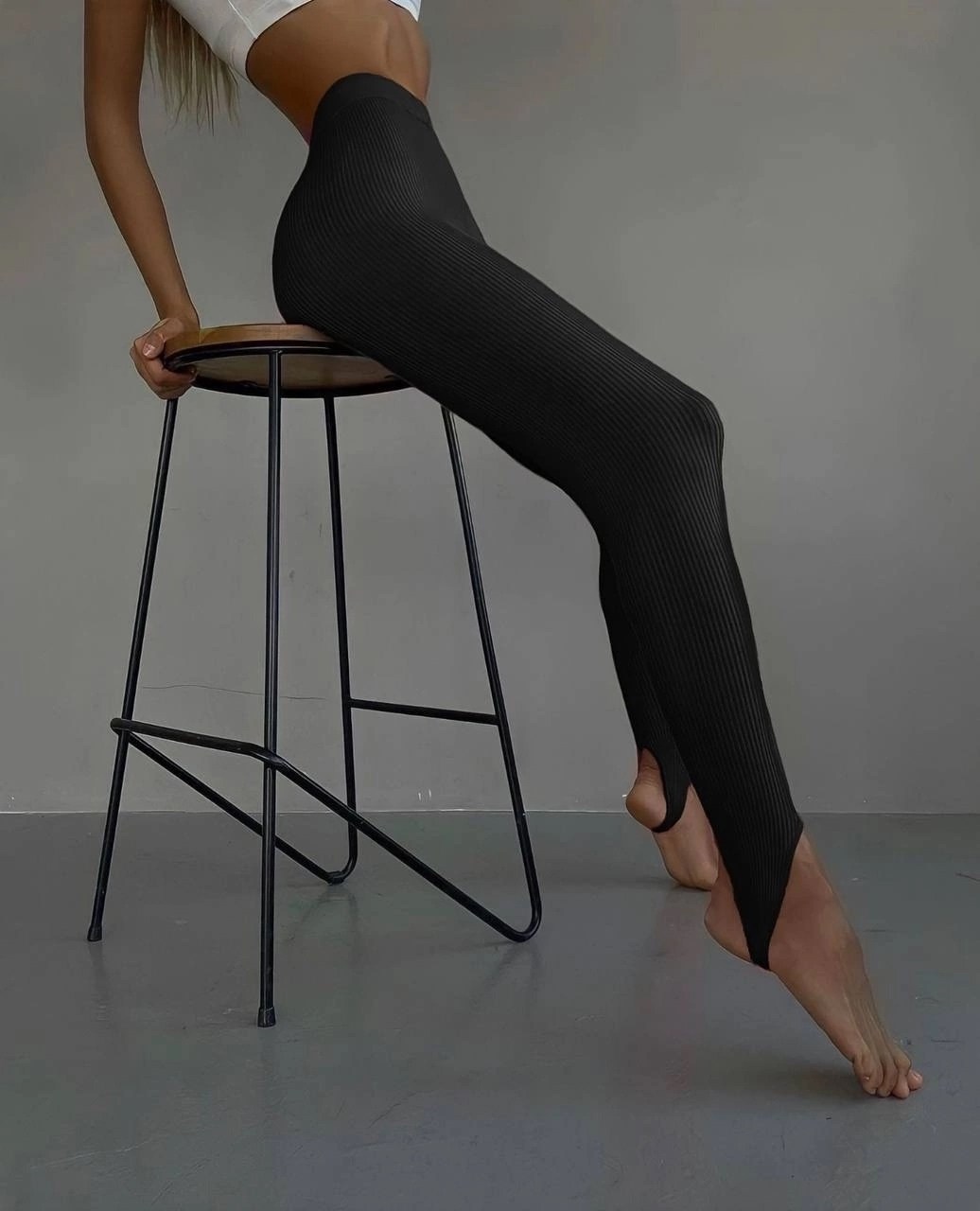 женские легинсы,леггинсы трикотажные,леггинсы со штрипками женские,женские леггинсы,легинсы