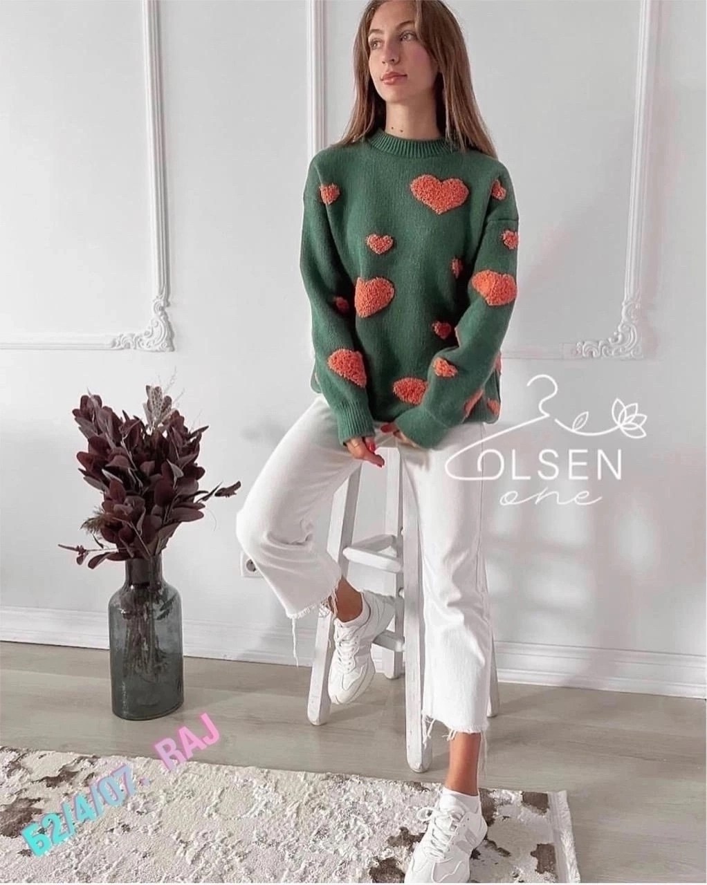свитер сердечки,свитер оверсайз с сердечками,свитер молодежный,джемпер с сердечками,свитер