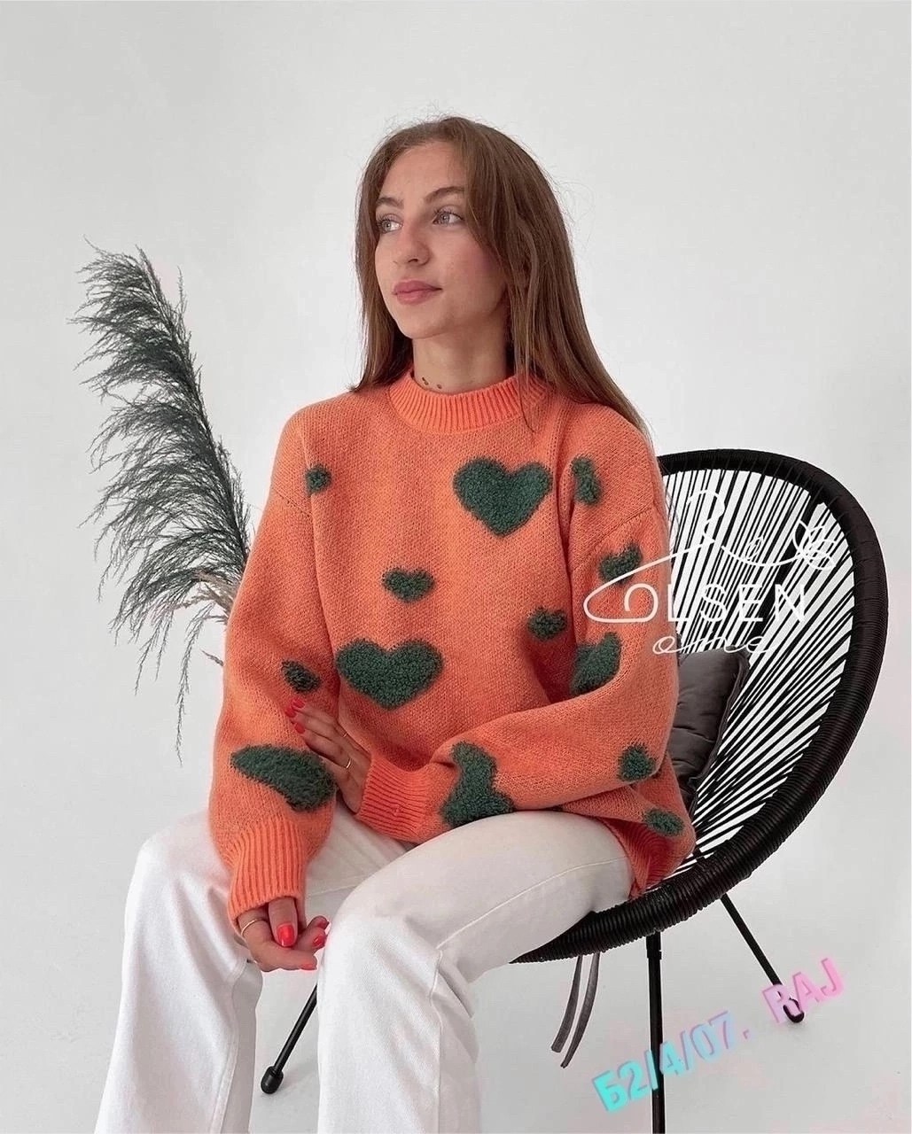 свитер сердечки,свитер оверсайз с сердечками,свитер молодежный,джемпер с сердечками,свитер