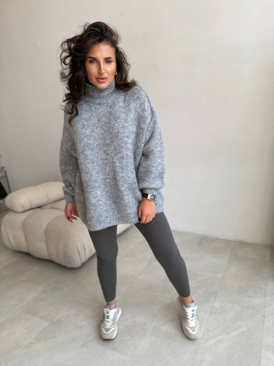 серый свитер,модные свитера,свитер оверсайз вязаный с горлом,женский свитер,серый джемпер