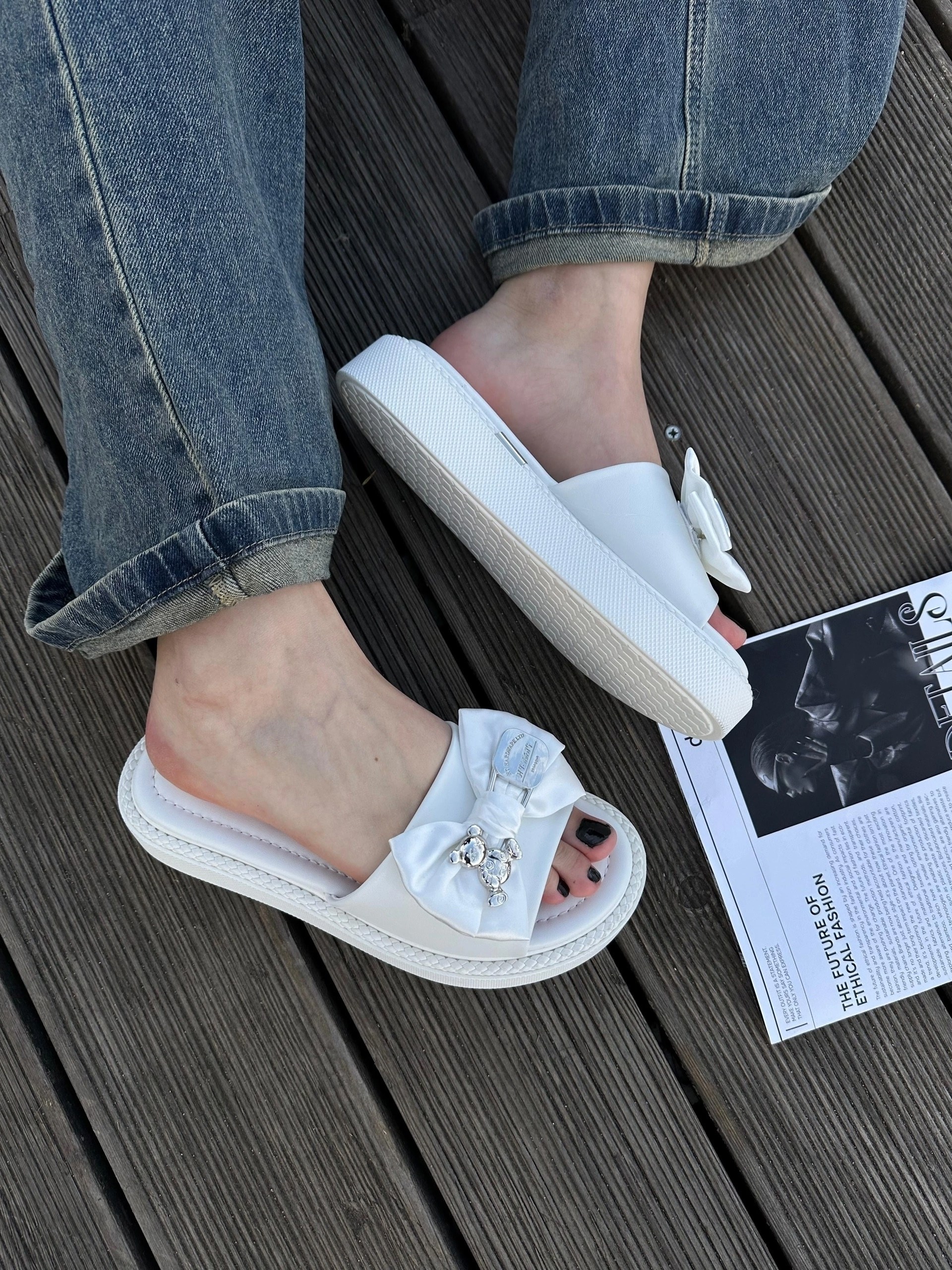 женские шлепанцы,стильные шлепанцы женские,модные шлепанцы,шлепанцы женские 2025,шлепки женские