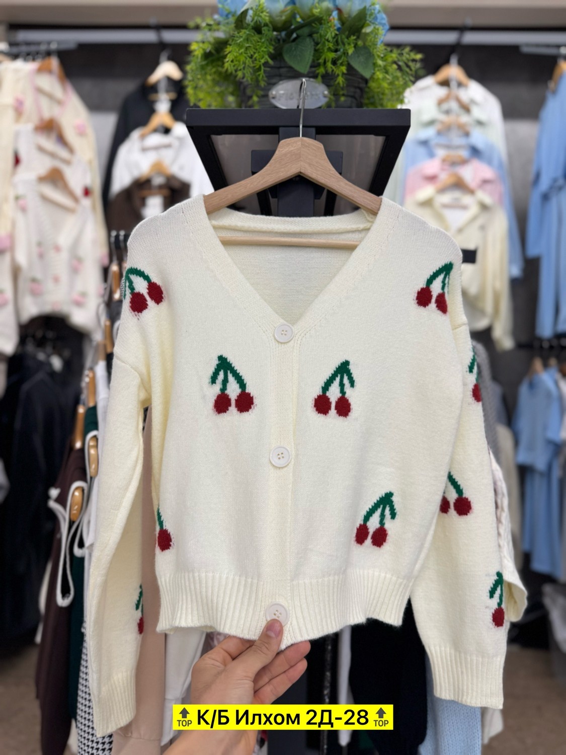 кардиган с вишенками,короткий вязаный кардиган,кофта кардиган,кардиган,кардиган на пуговицах с вишенками