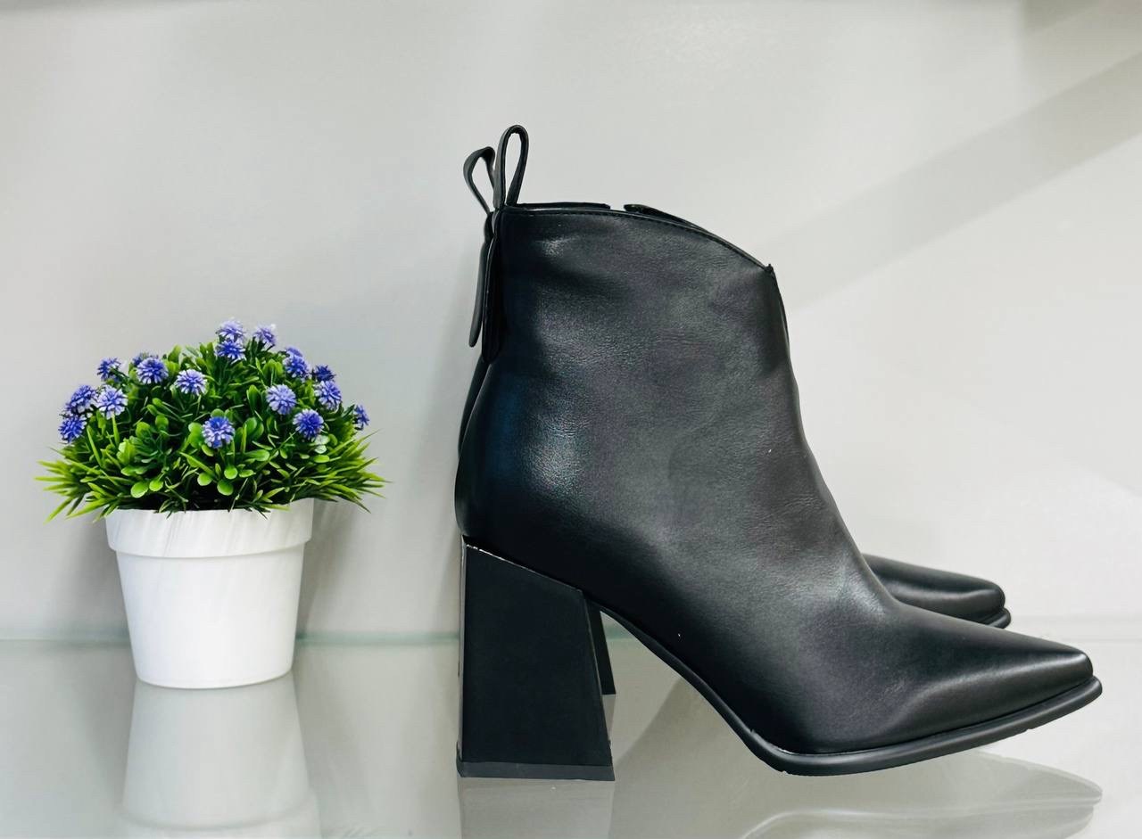 ботильоны prada,,ботильоны прада,кожаные ботильоны prada,ботинки прада женские