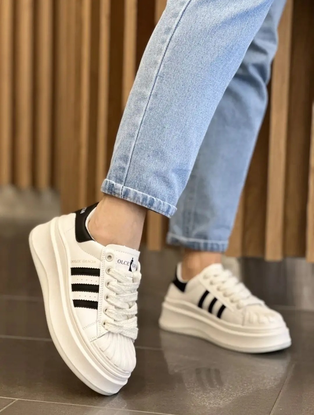 ,кроссовки женскиe,обуви, женская,кроссовки модные