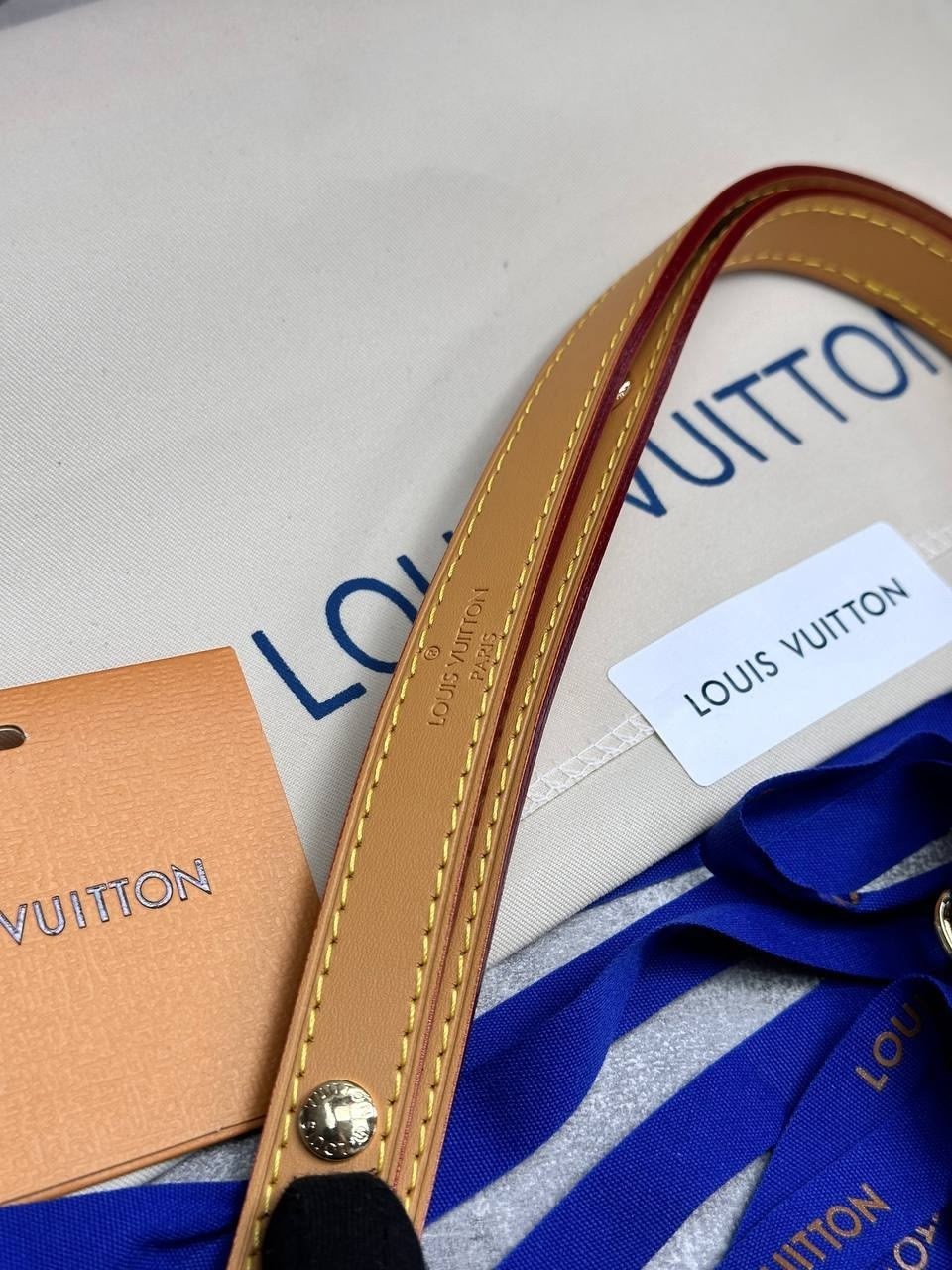 женская сумка louis vuitton,cумка louis vuitton,сумка луи виттон полумесяц,louis vuitton сумка на плечо,сумка луи виттон