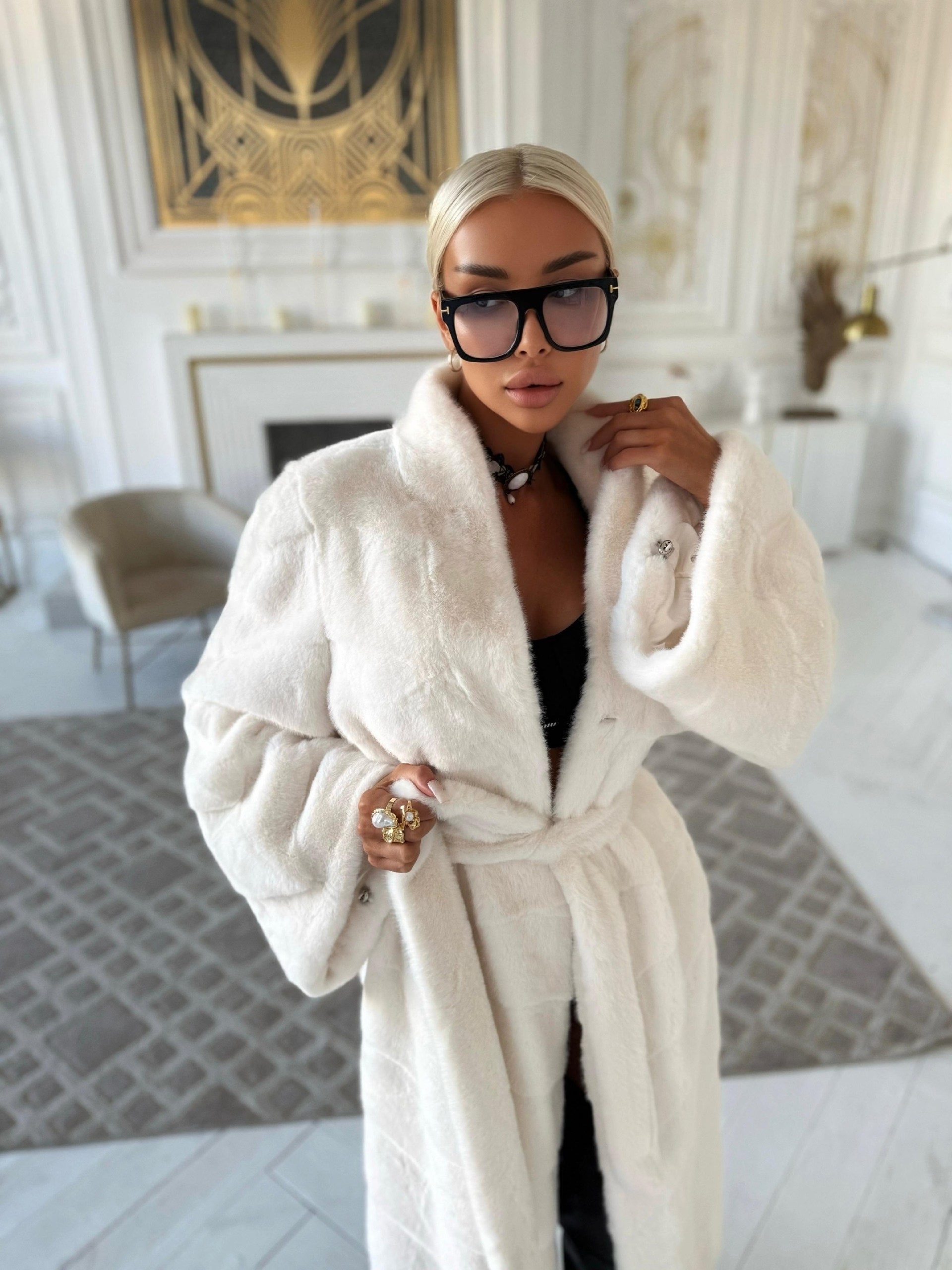 шуба искусственная,элегантные шубы,шуба белая,шуба из эко меха,длинная шуба