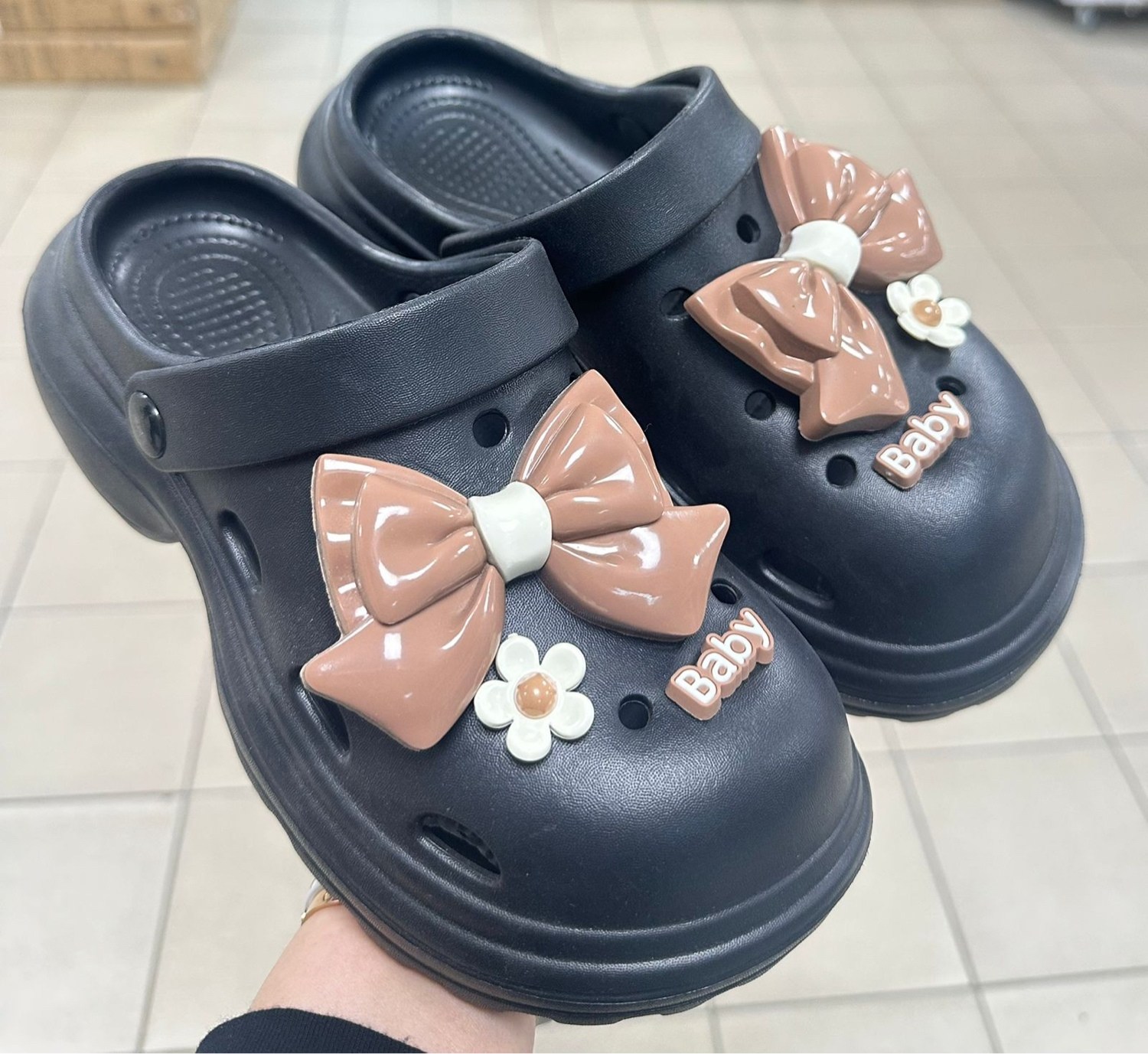 кроксы с жемчужинами,украшение для кроксов,,кроксы для девочки с украшениями, женская