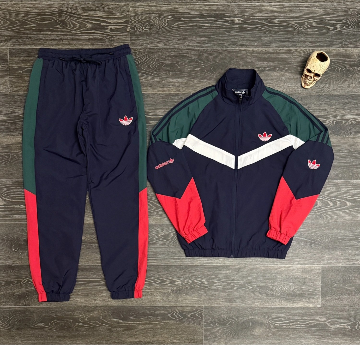 мужской спортивный костюм adidas,спортивный костюм adidas,спортивные костюмы адидас,костюмы адидас,ветровка adidas