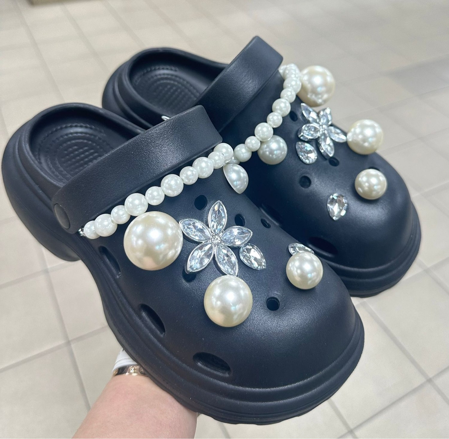 кроксы с жемчужинами,украшение для кроксов,,кроксы для девочки с украшениями, женская