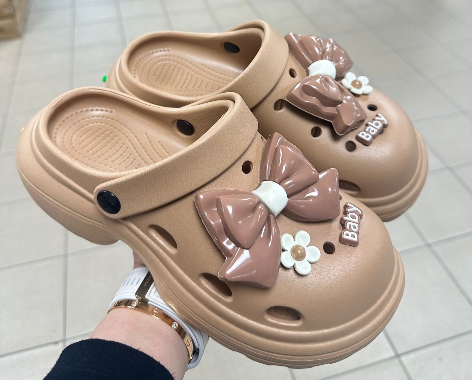 кроксы с жемчужинами,украшение для кроксов,,кроксы для девочки с украшениями, женская