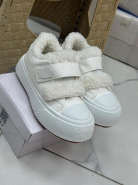 Кроссовки