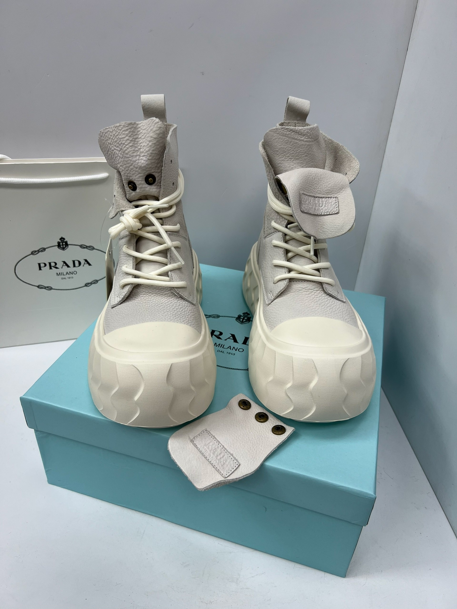 ,ботинки prada,прада ,женские ботинки,ботинки прада