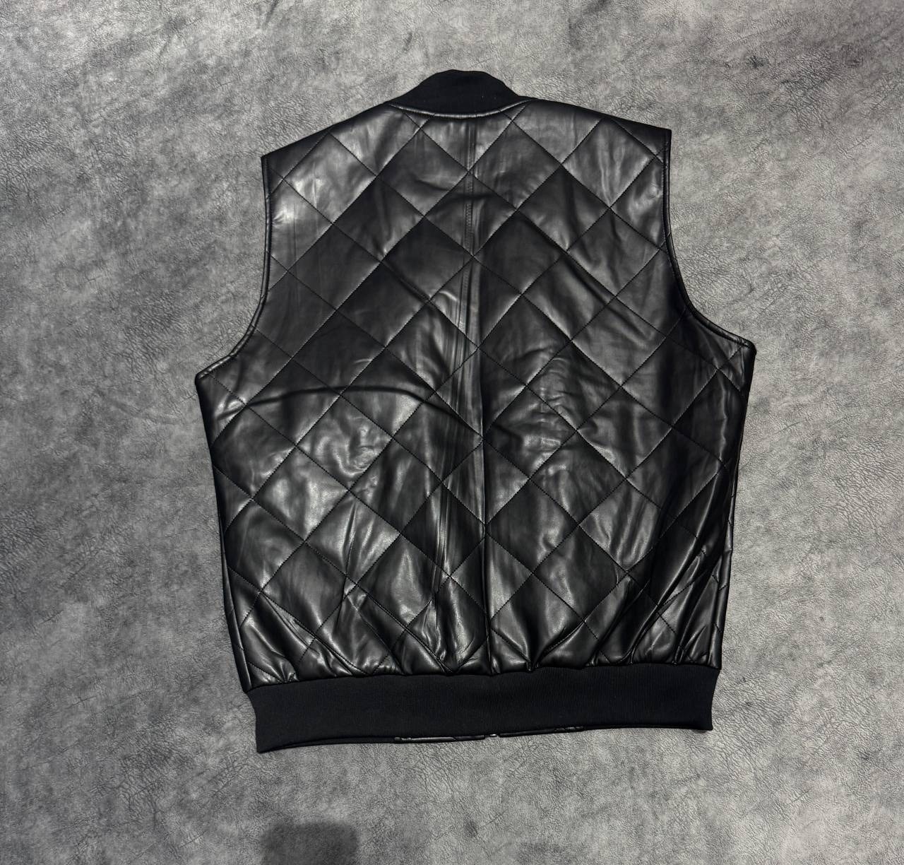 кожаный жилет,жилет мужской кожаный,кожаная жилетка мужская,жилет мужской,кожаная жилетка