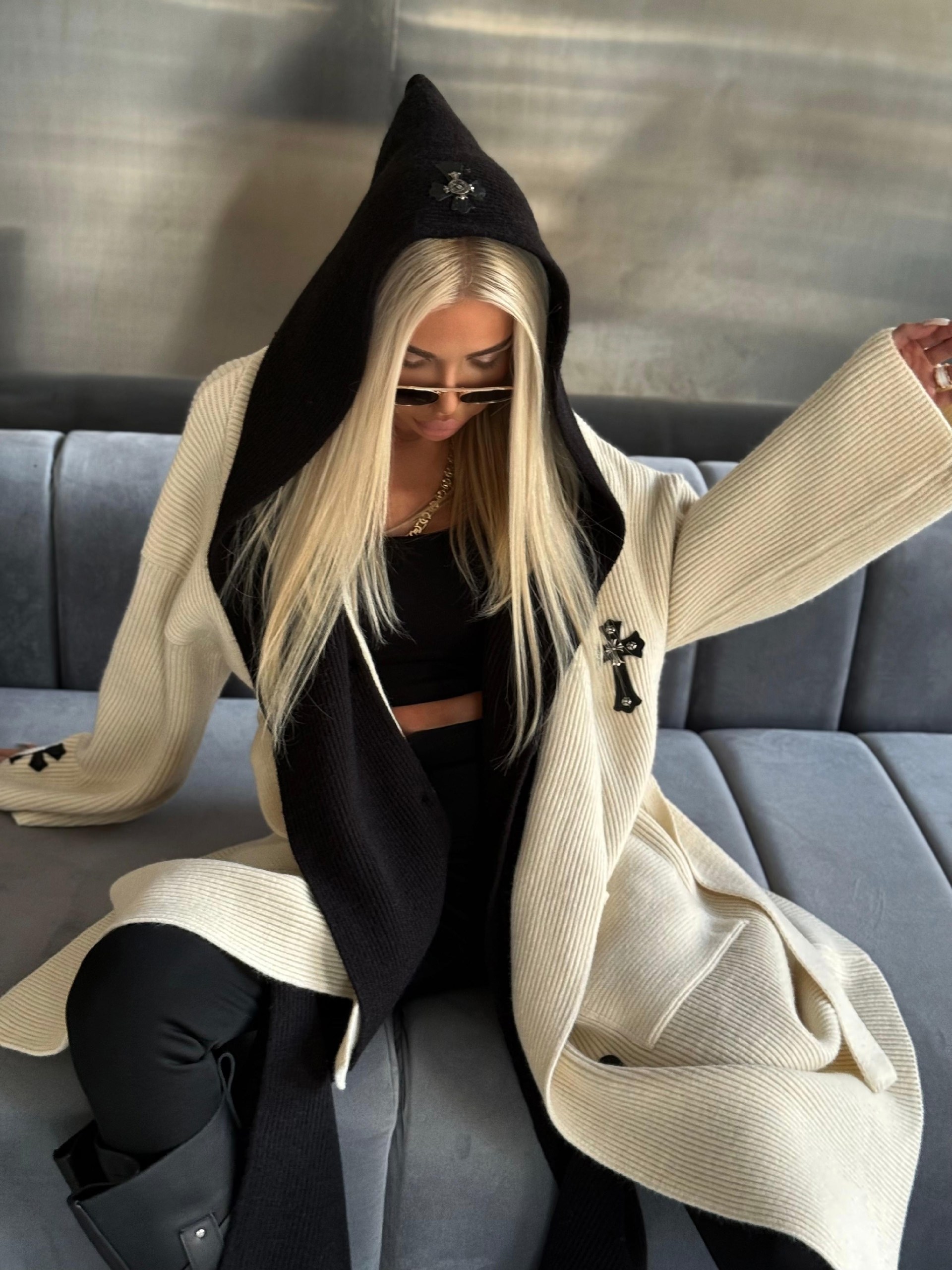 длинный вязаный кардиган,женский длинный вязаный кардиган с капюшоном,кардиган вязаное,стильное пальто,удлиненный кардиган