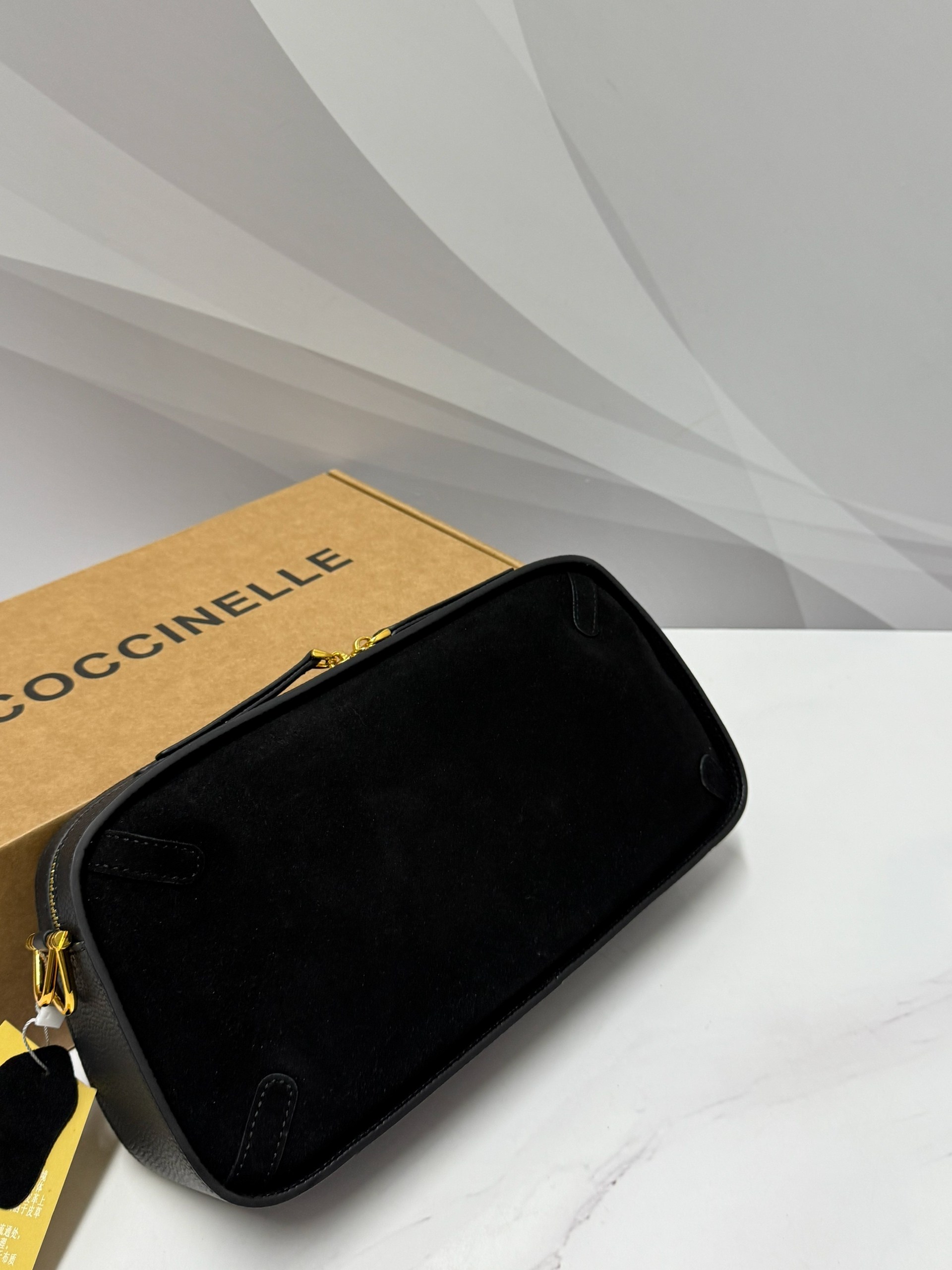 сумка coccinelle,сумка,женская сумка coccinelle,сумка женские,сумка замшевая