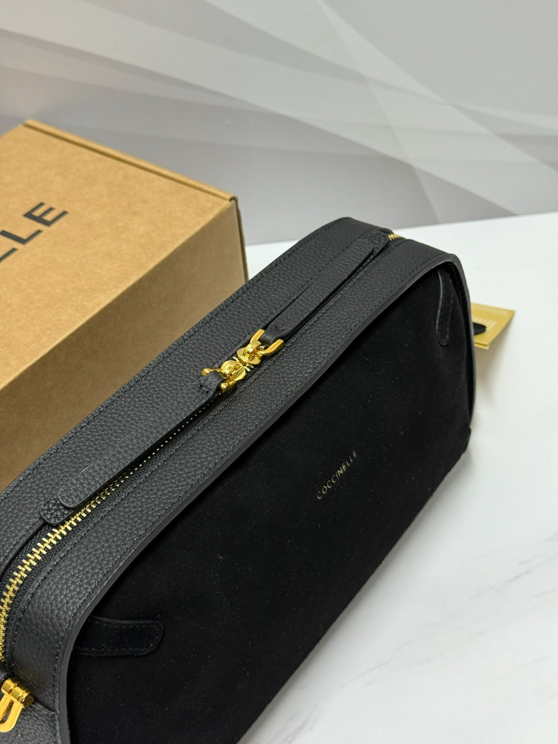 сумка coccinelle,сумка,женская сумка coccinelle,сумка женские,сумка замшевая