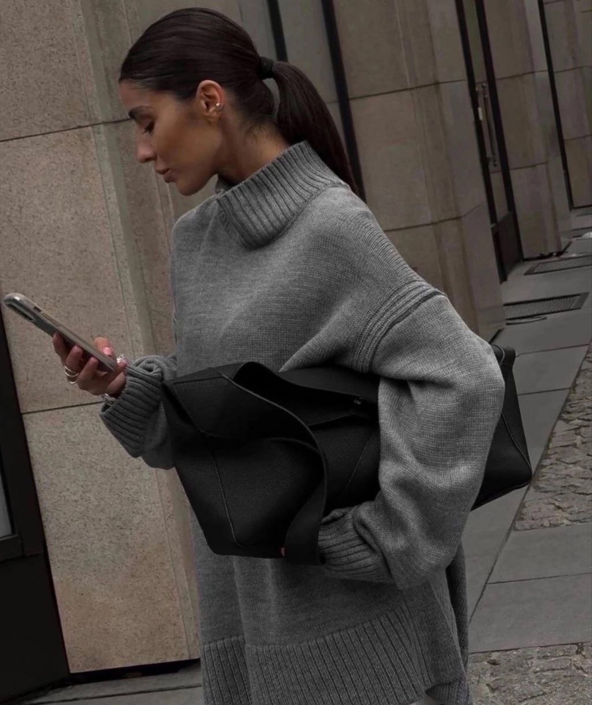 свитер длинный оверсайз вязаный,свитер оверсайз с горлом удлиненный,удлиненный свитер оверсайз,вязаный свитер оверсайз с горлом теплый,свитер вязаный женский оверсайз