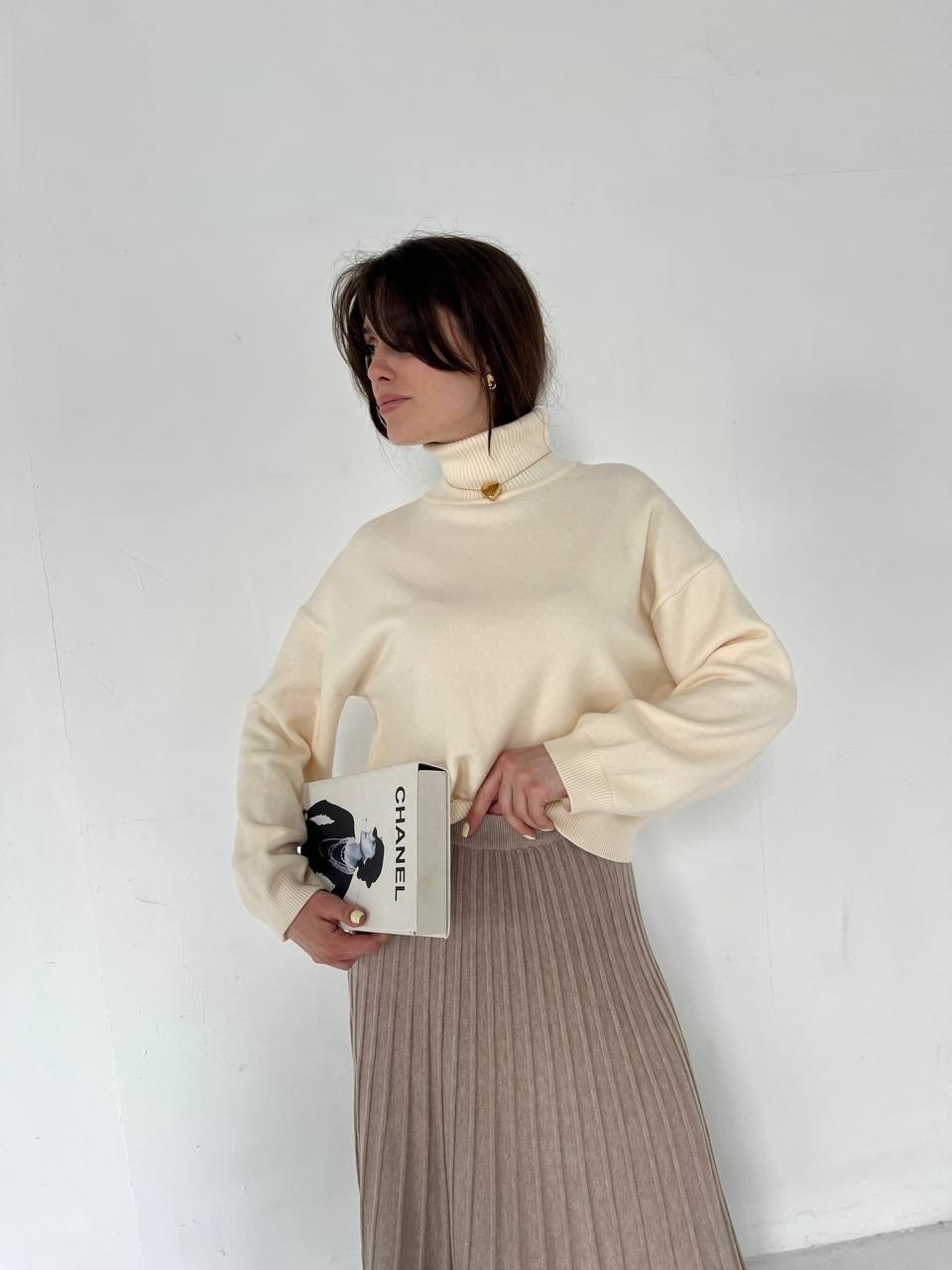 юбка плиссе,джемпер бежевый,бежевая юбка,трикотажная юбка,юбка плиссе остин