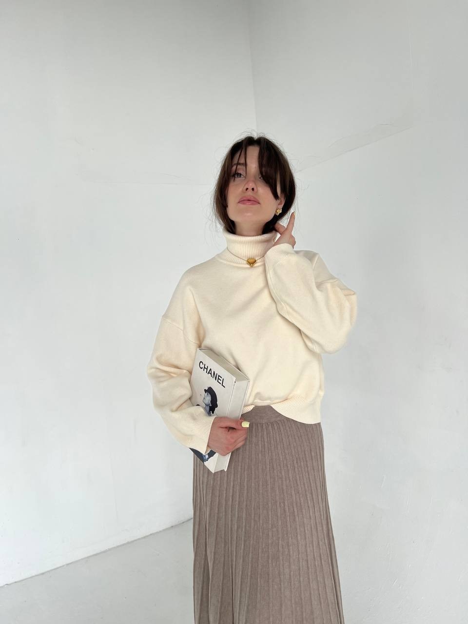 юбка плиссе,джемпер бежевый,бежевая юбка,трикотажная юбка,юбка плиссе остин