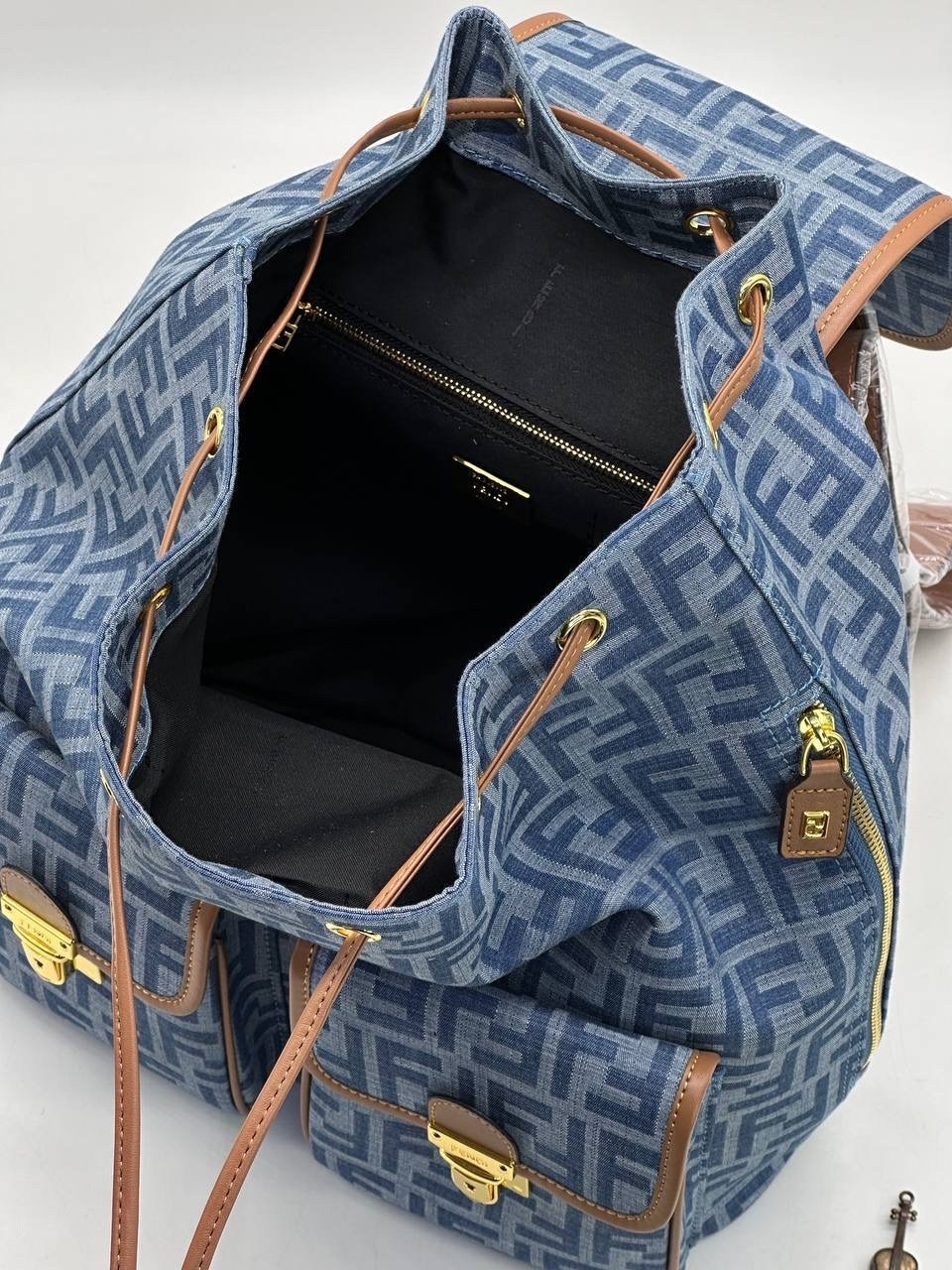 рюкзак fendi,рюкзак с клапаном,рюкзак фенди,модные рюкзаки,рюкзак женский fendi