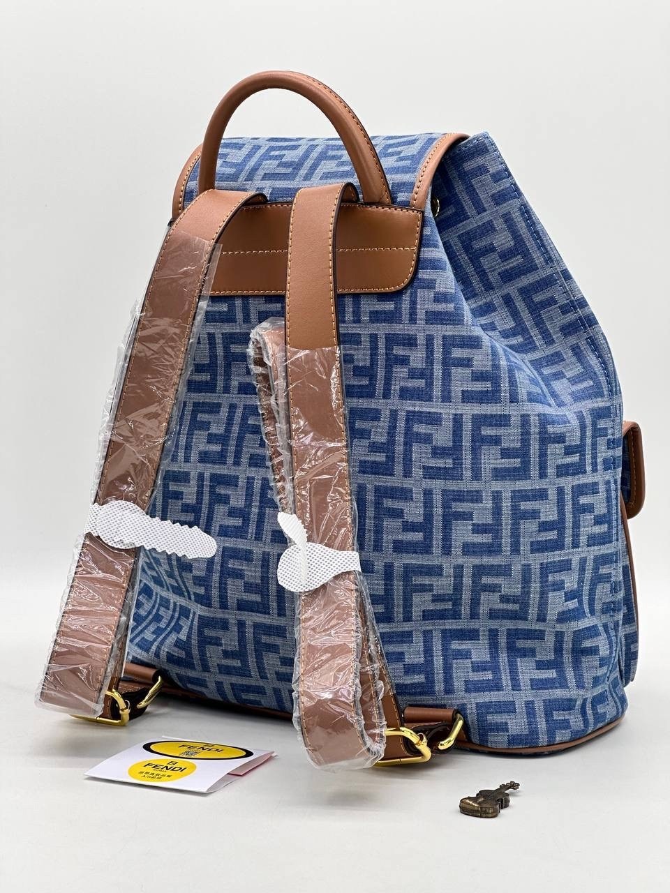 рюкзак fendi,рюкзак с клапаном,рюкзак фенди,модные рюкзаки,рюкзак женский fendi