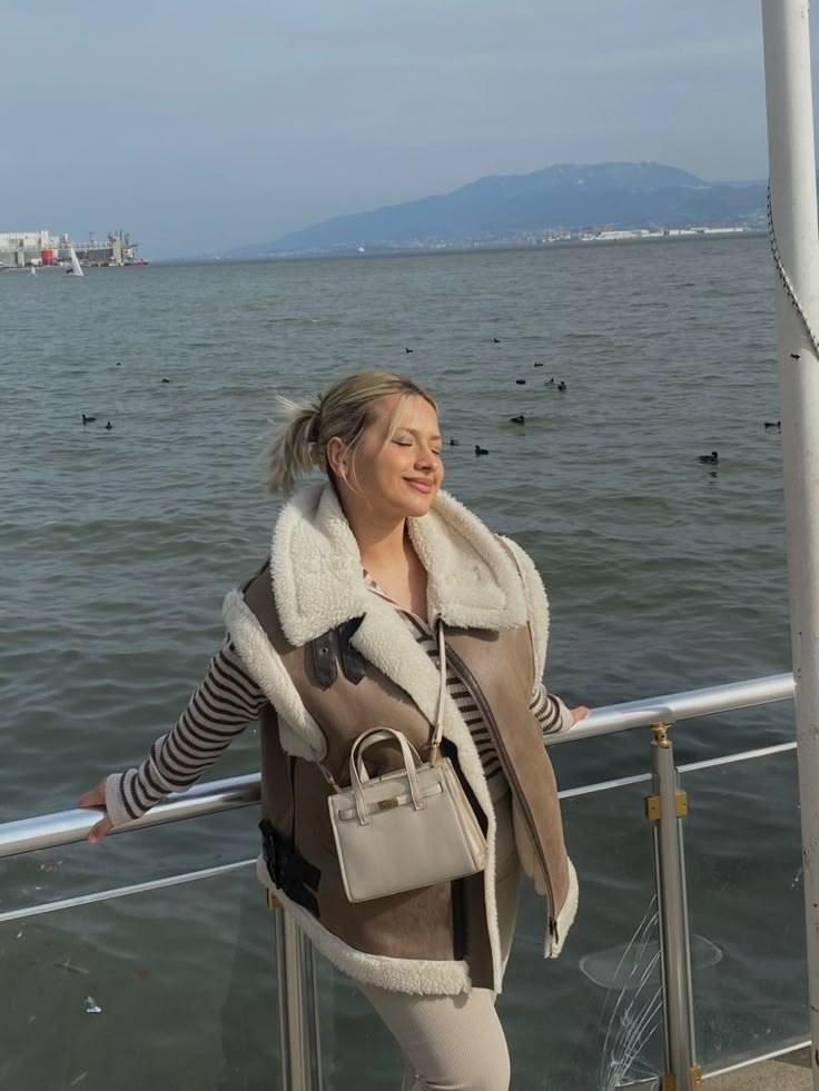 жилетка дубленка,стильная жилетка,жилетка женская,меховая жилет,жилет женский