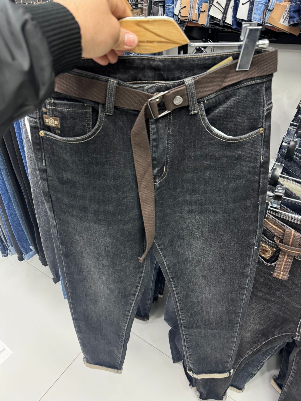 джинсы джоггеры,мужские джинсы,джинсы джоггеры штаны,модные мужские джинсы,джоггеры штаны