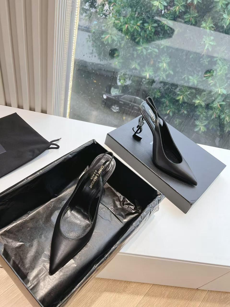 saint laurent туфли,туфли yves saint laurent,босоножки ив сен лоран с каблуком логотипом,босоножки saint laurent,туфли ив сен лоран с каблуком логотипом