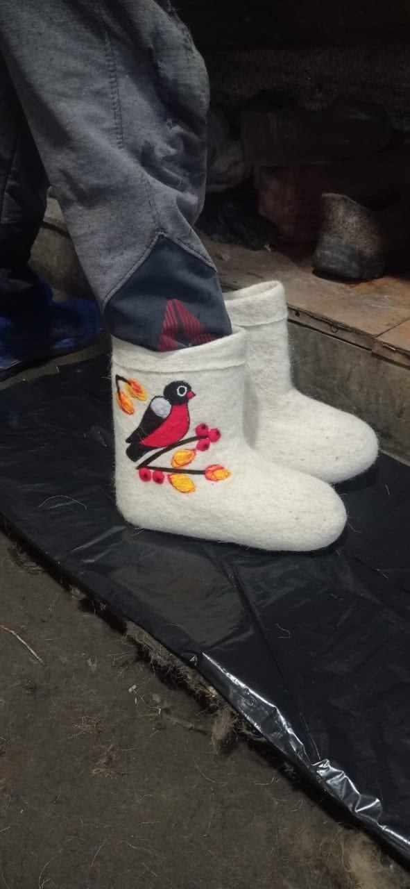 валенки со снегирями,расписные валенки,вышивка на валенках,валенки валенки,зимние валенки