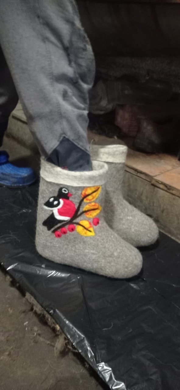 валенки со снегирями,расписные валенки,вышивка на валенках,валенки валенки,зимние валенки