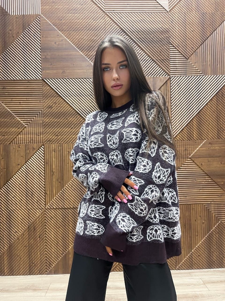 свитер вязаный шерстяной с принтом,кожаные штаны,свитшот вязаный,стильный свитер