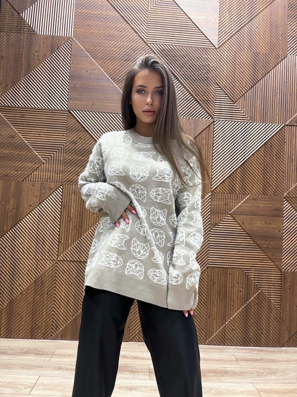свитер вязаный шерстяной с принтом,кожаные штаны,свитшот вязаный,стильный свитер