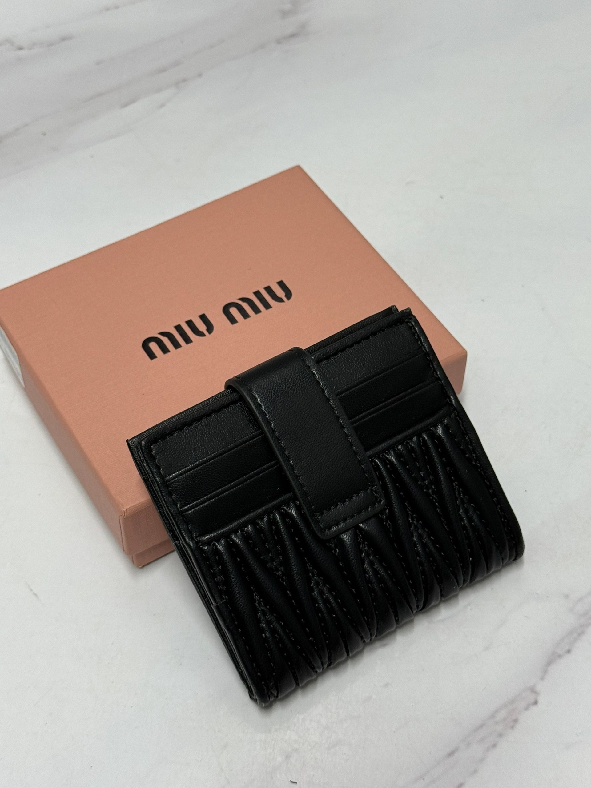 кошелек miu miu,женские кошельки,кошелек визитница,модные кошельки,компактный кошелек