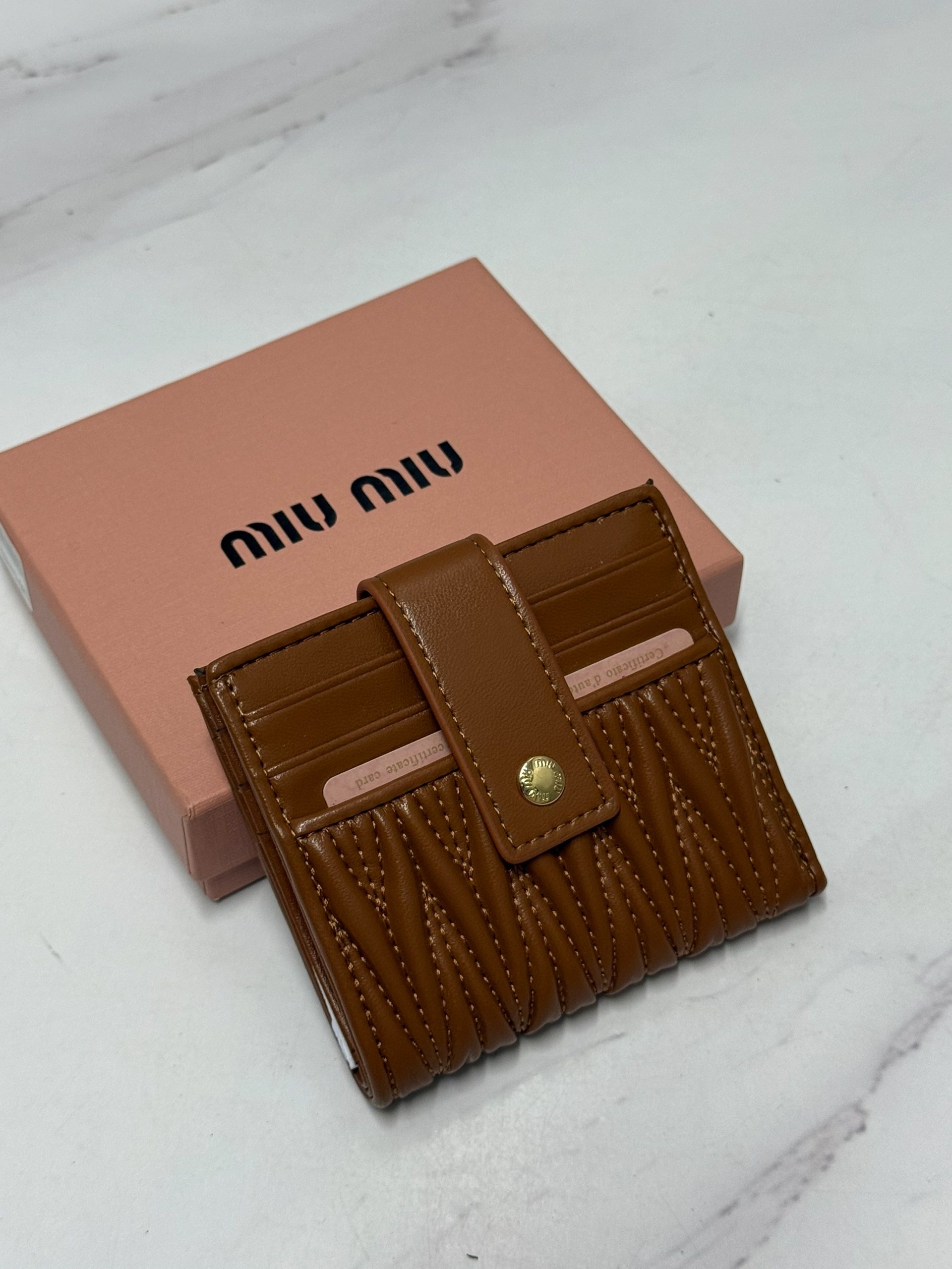 кошелек miu miu,женские кошельки,кошелек визитница,модные кошельки,компактный кошелек