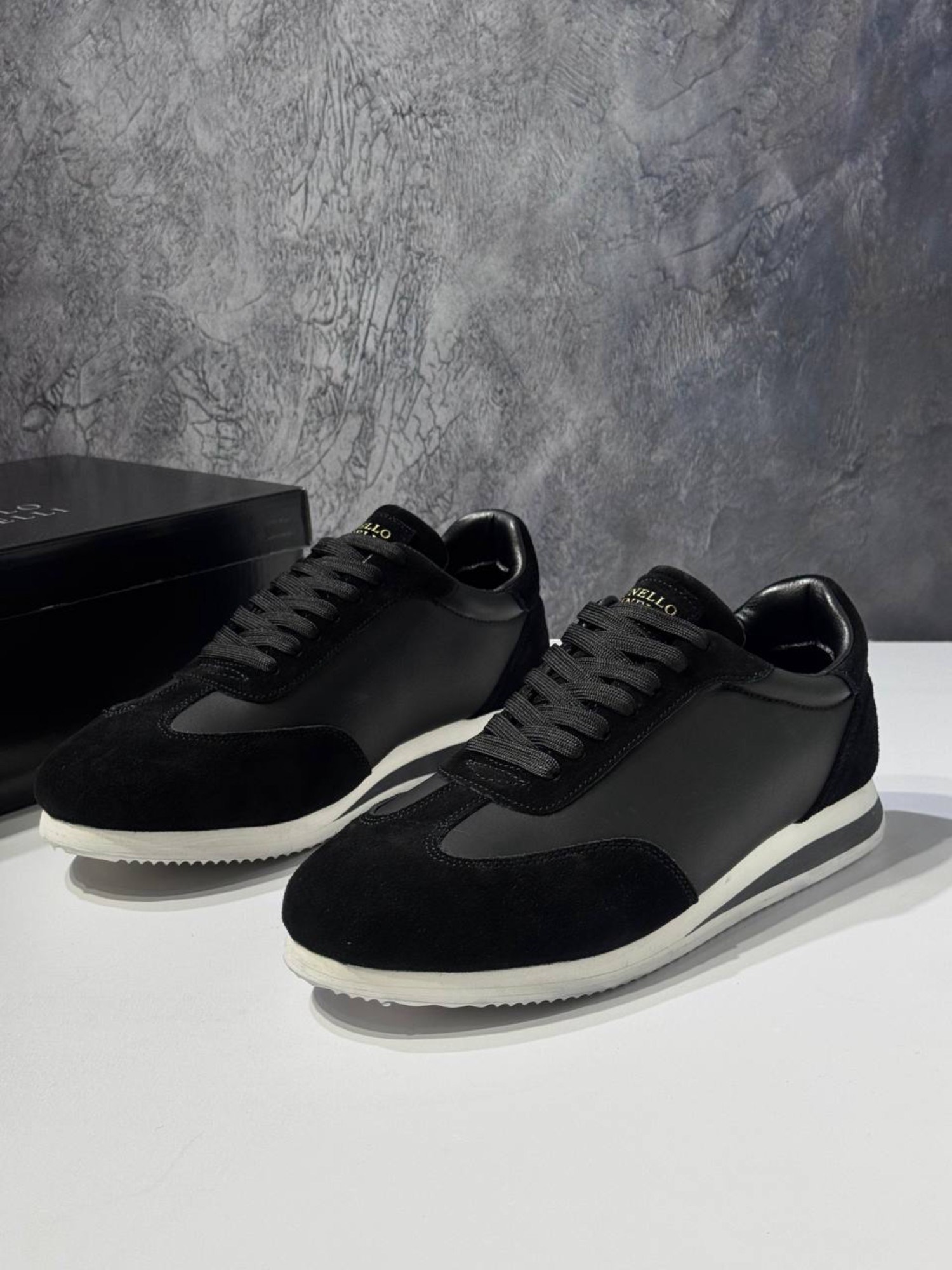 ,кроссовки brunello cucinelli,кожаные кроссовки brunello cucinelli,кроссовки брендовые,черные кроссовки