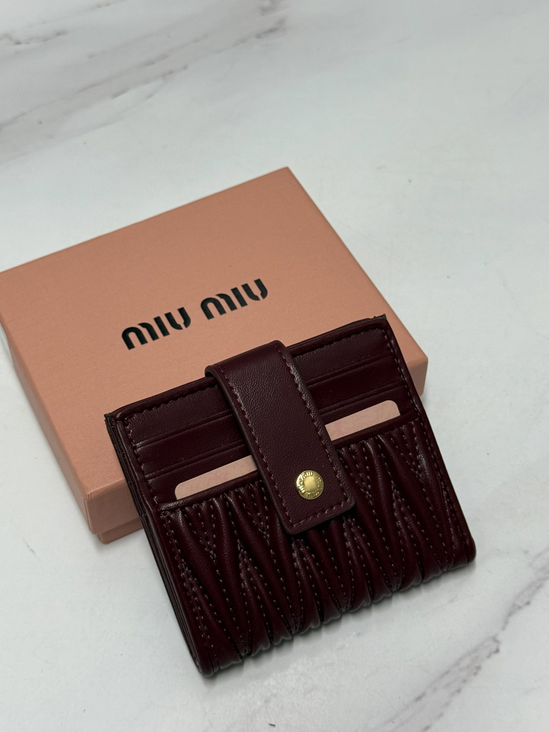 кошелек miu miu,женские кошельки,кошелек визитница,модные кошельки,компактный кошелек