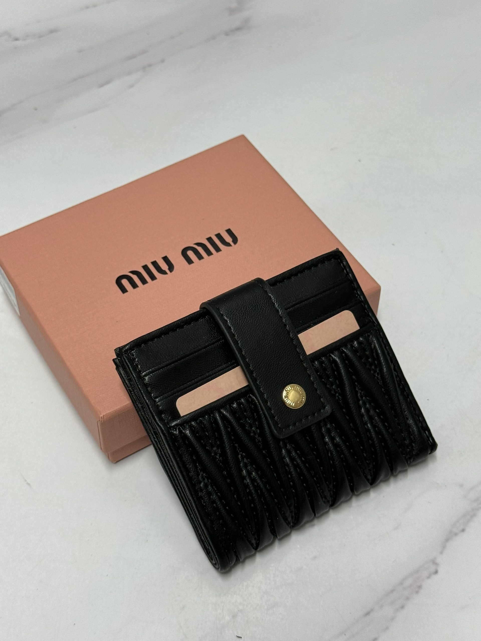 кошелек miu miu,женские кошельки,кошелек визитница,модные кошельки,компактный кошелек