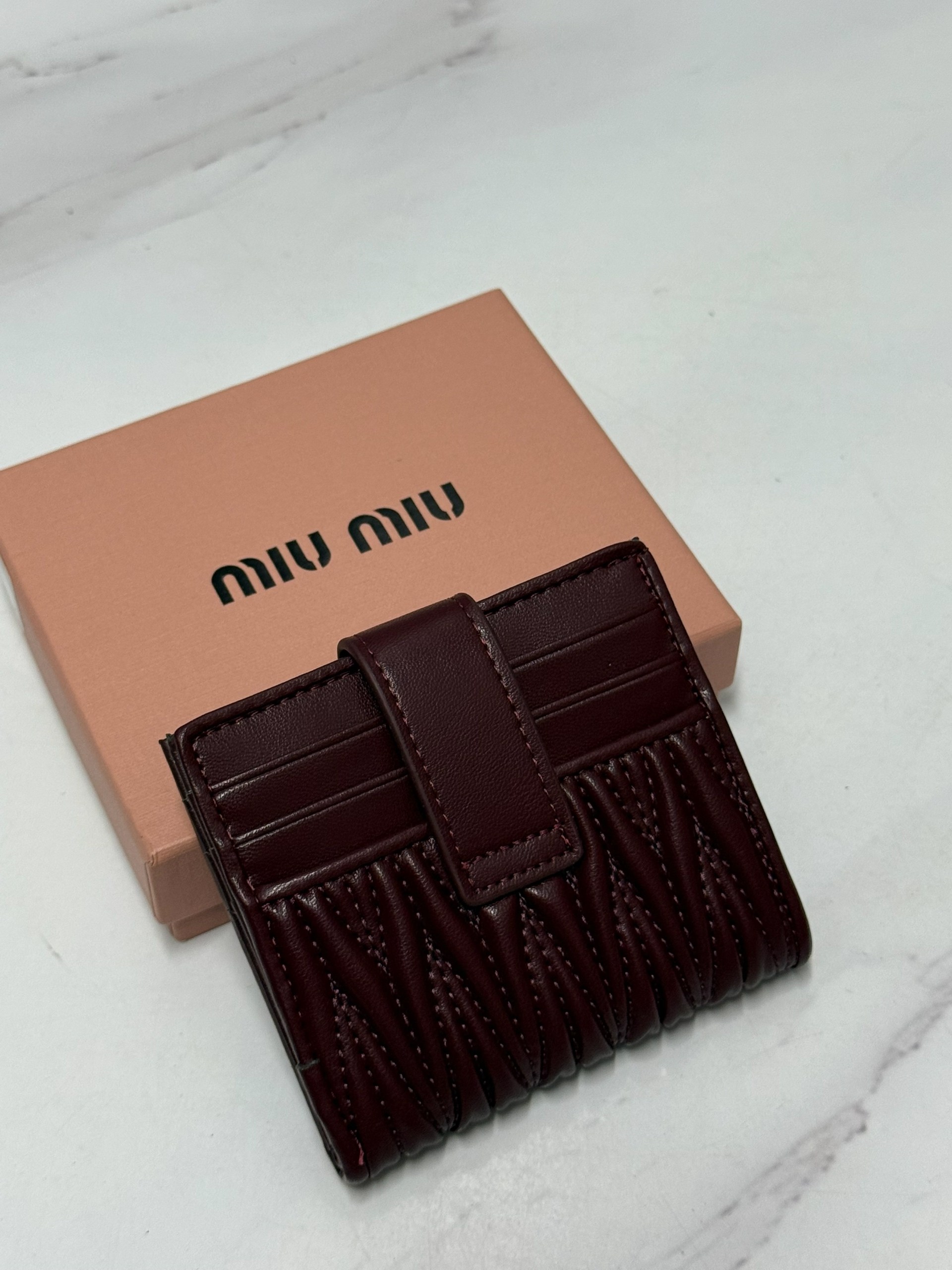 кошелек miu miu,женские кошельки,кошелек визитница,модные кошельки,компактный кошелек