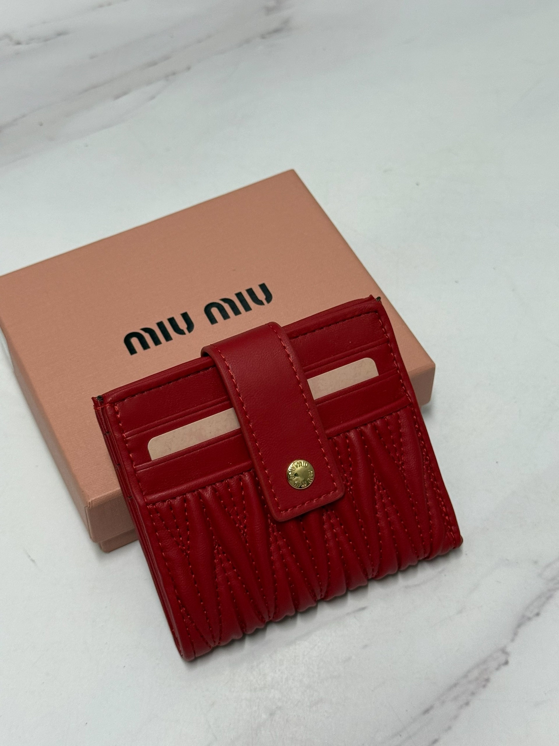 кошелек miu miu,женские кошельки,кошелек визитница,модные кошельки,компактный кошелек