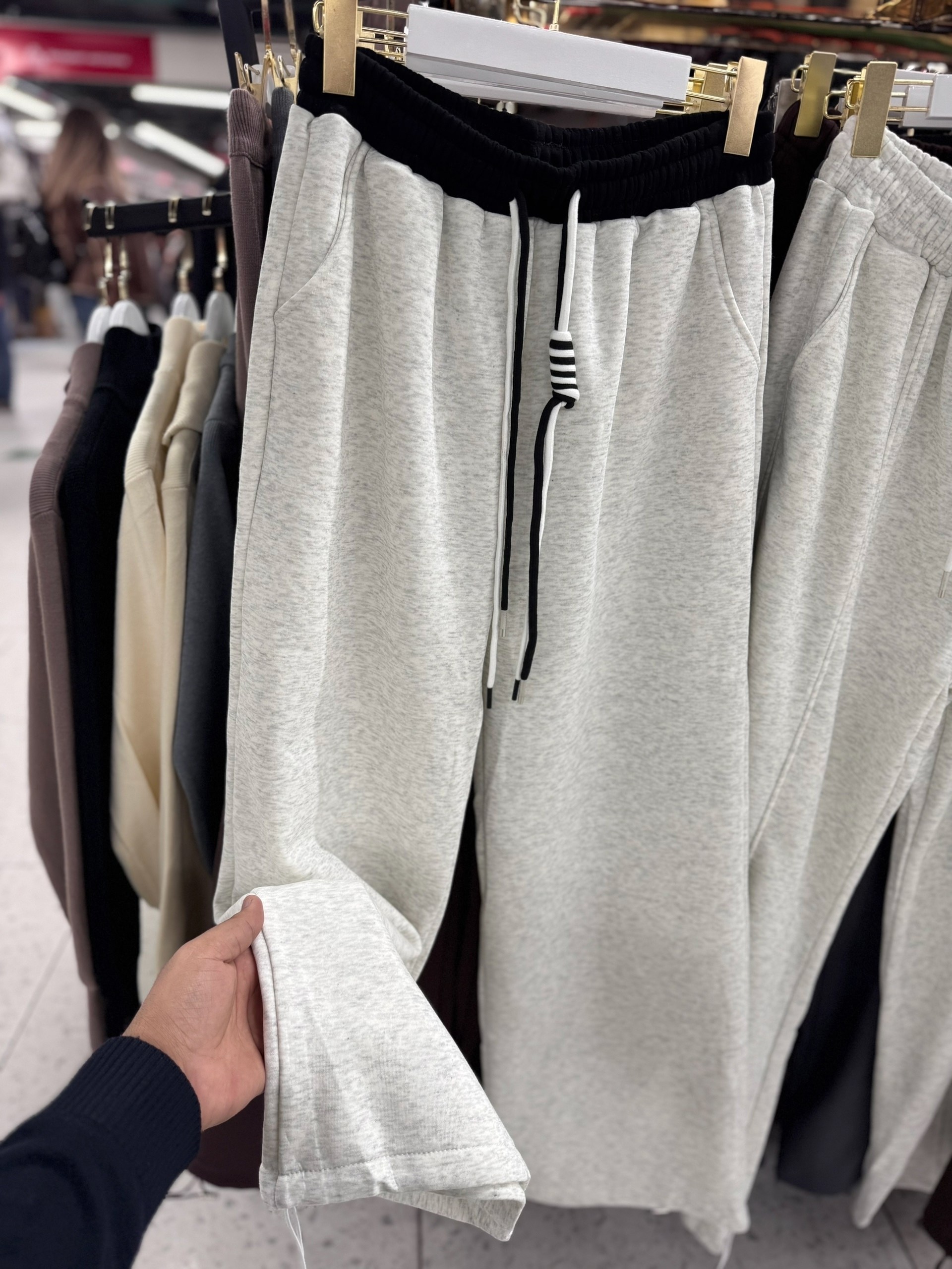 повседневные брюки,спортивные брюки,повседневные спортивные брюки,брюки модные,спортивные штаны