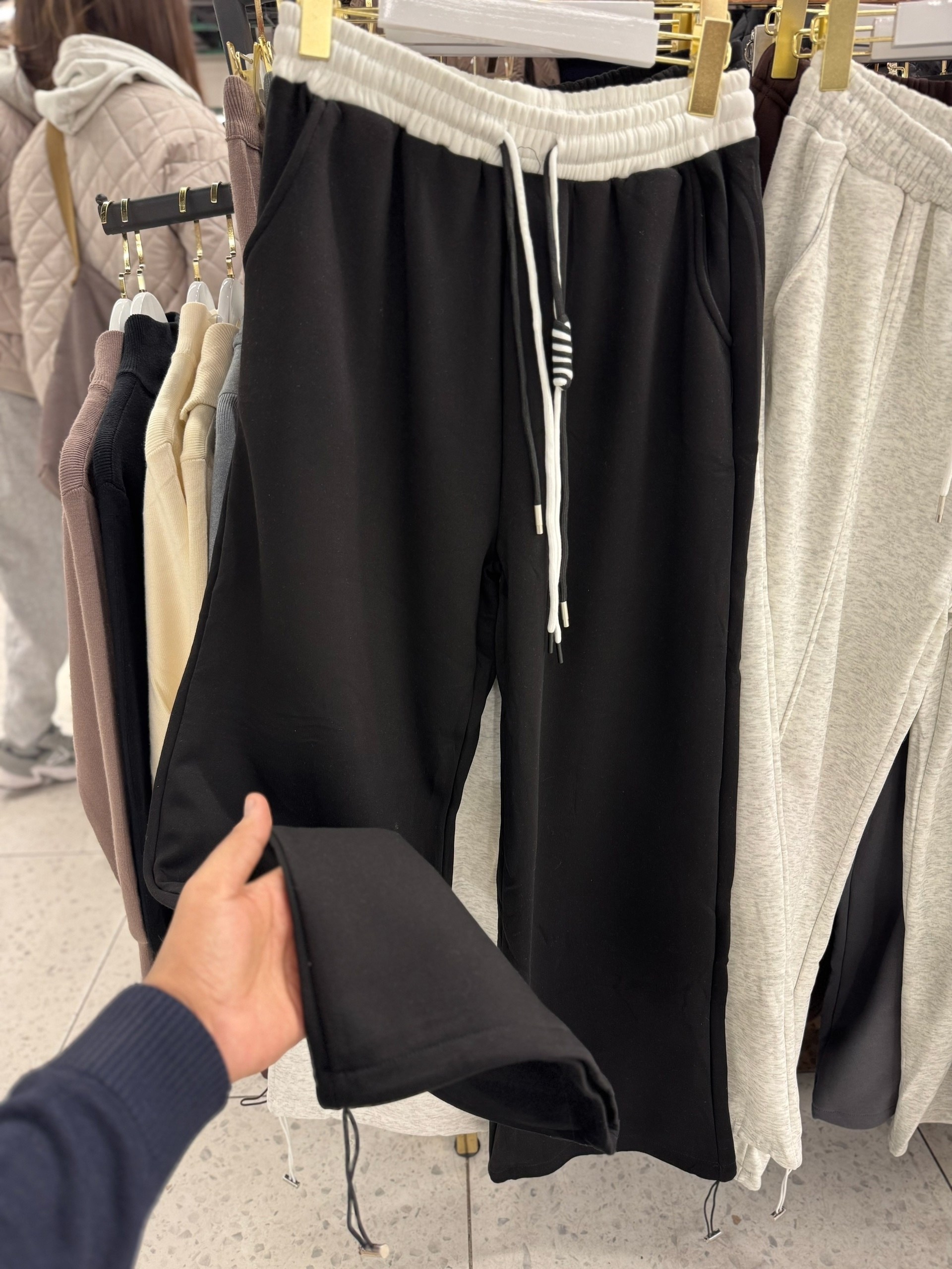 повседневные брюки,спортивные брюки,повседневные спортивные брюки,брюки модные,спортивные штаны