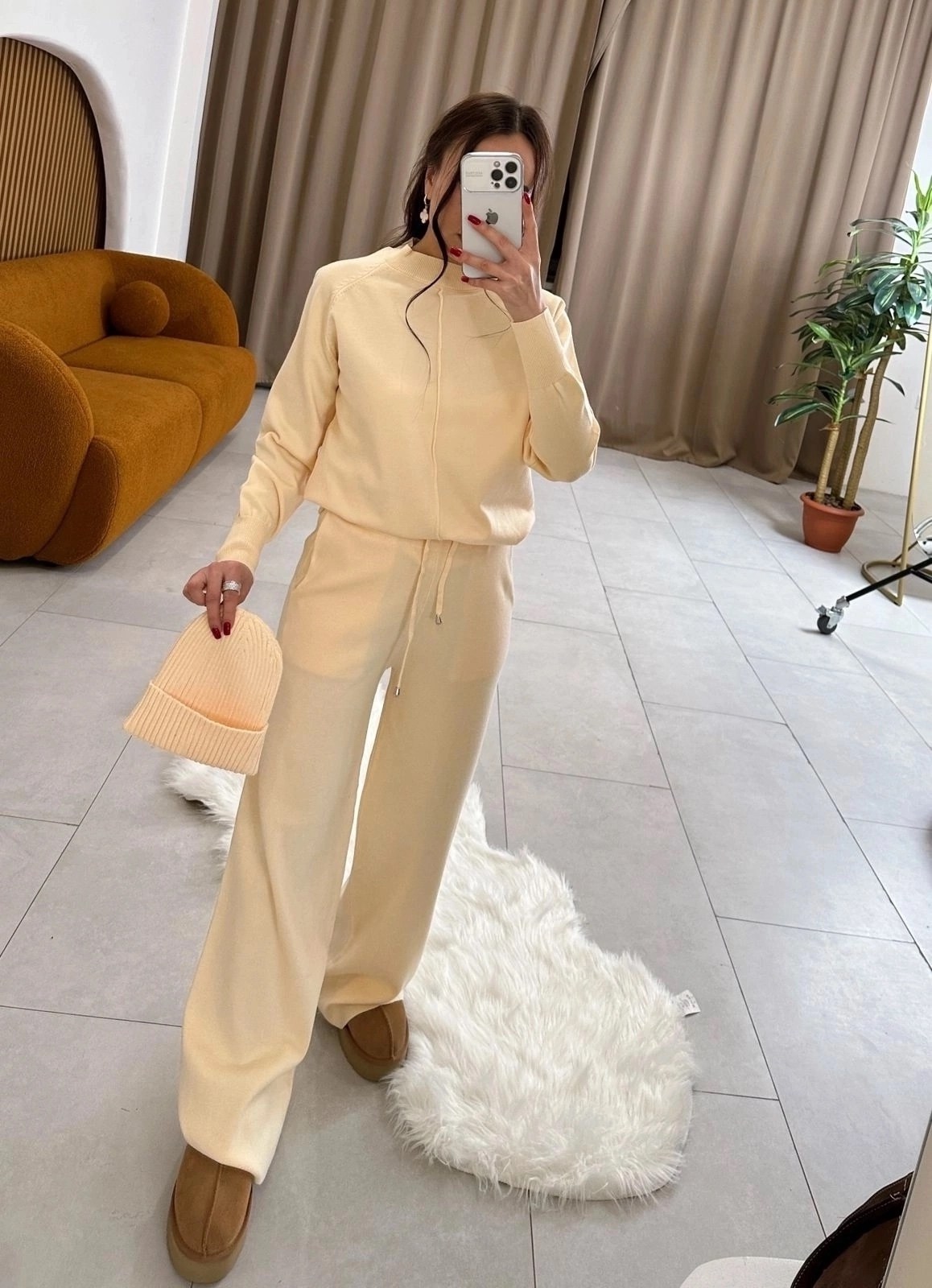 костюм бежевый,костюм с брюками,трикотажные костюмы,костюм молочный,костюмы брючный