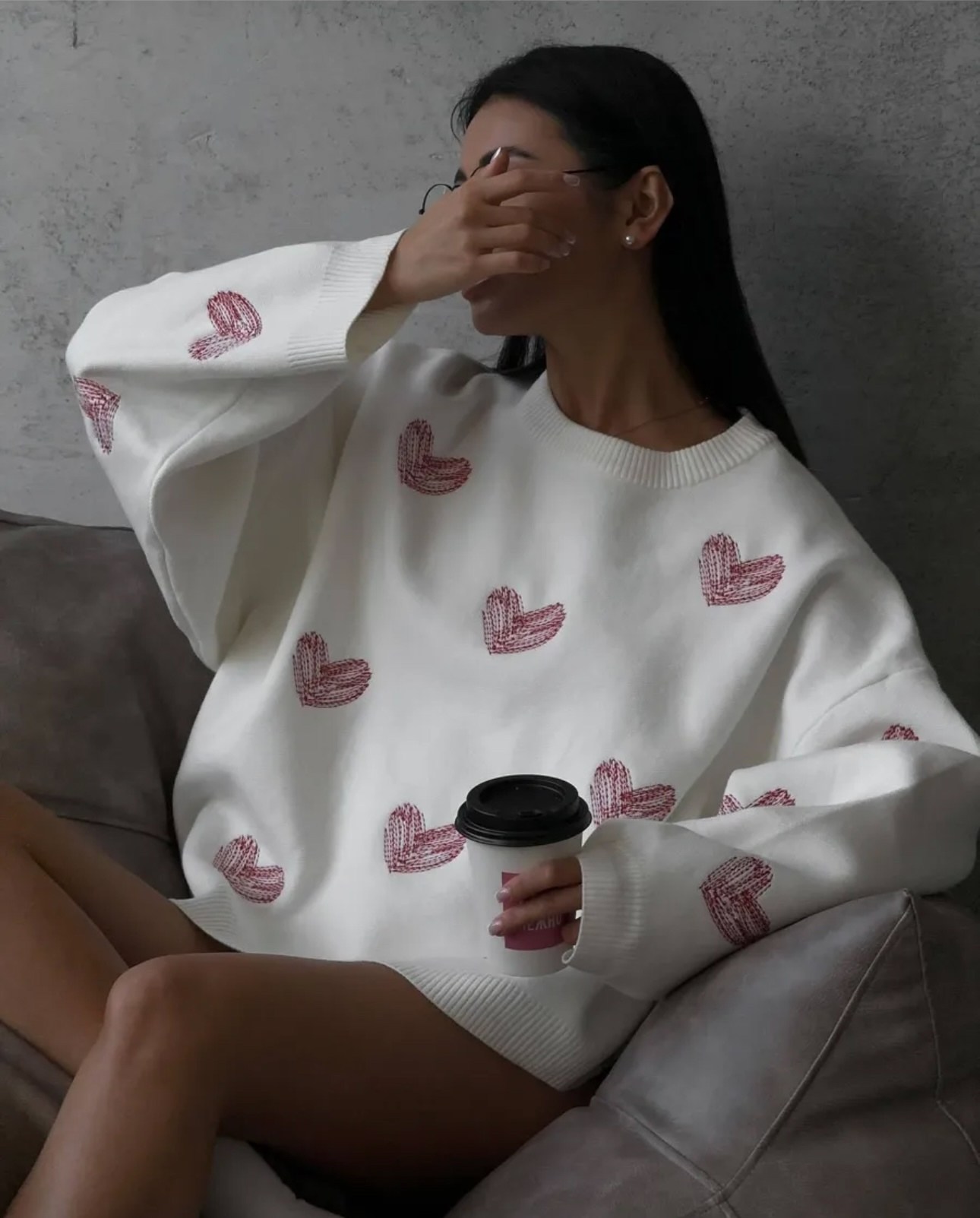 свитер в стиле оверсайз,свитер оверсайз с принтом,оверсайз с принтом,свитер оверсайз с сердцами,свитер сердечки оверсайз