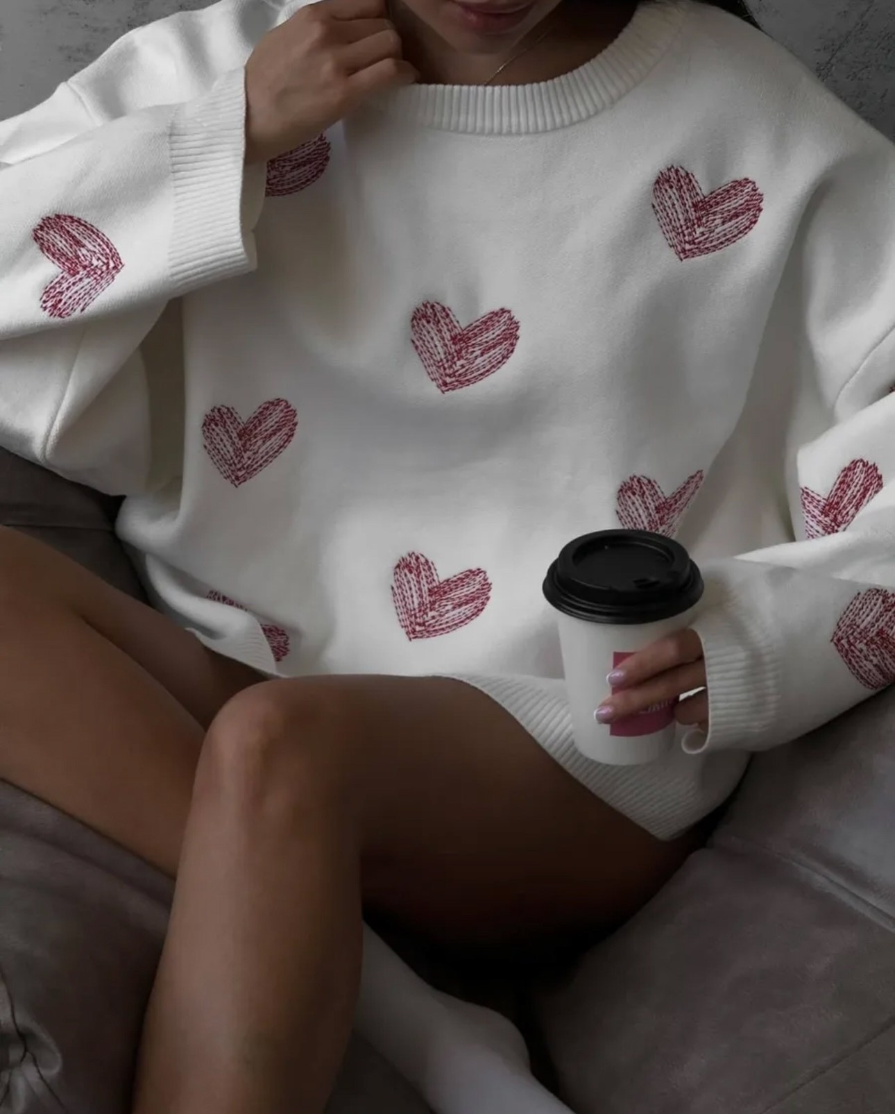 свитер в стиле оверсайз,свитер оверсайз с принтом,оверсайз с принтом,свитер оверсайз с сердцами,свитер сердечки оверсайз